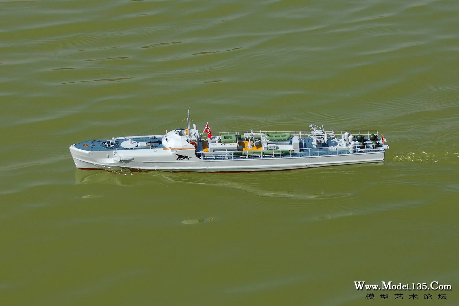 航行竞赛中的S100鱼雷艇-1.jpg
