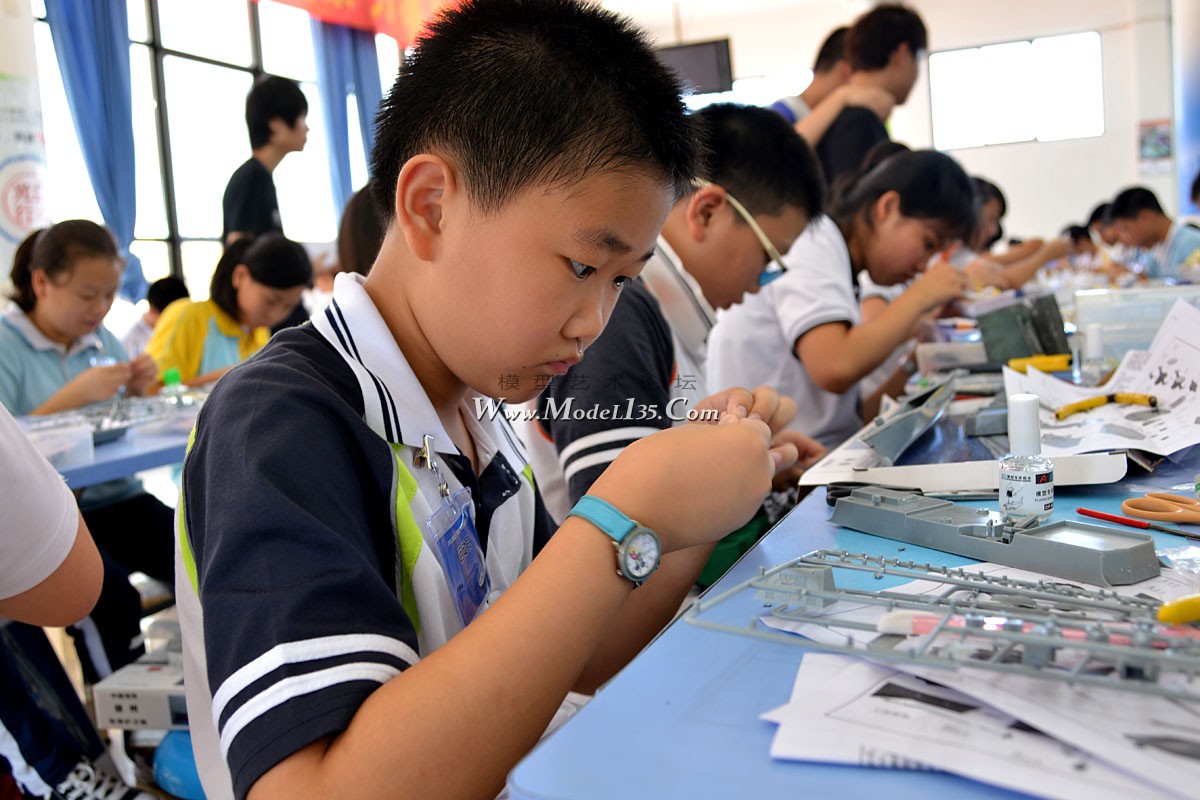 正在制作徐州号的同学