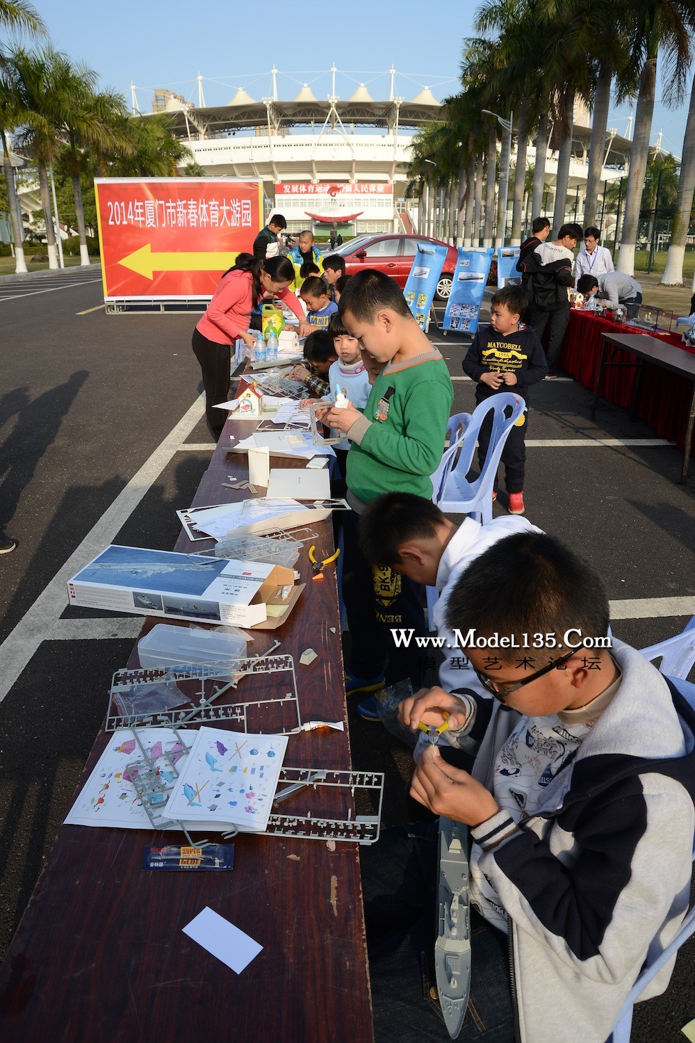 正在制作徐州号的同学 .JPG