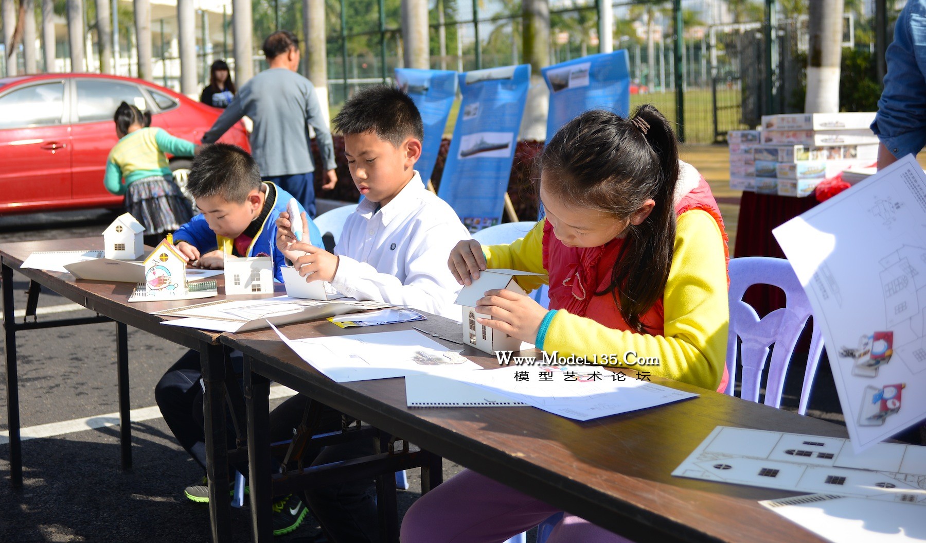 年级较大的同学独立动手制作 .JPG