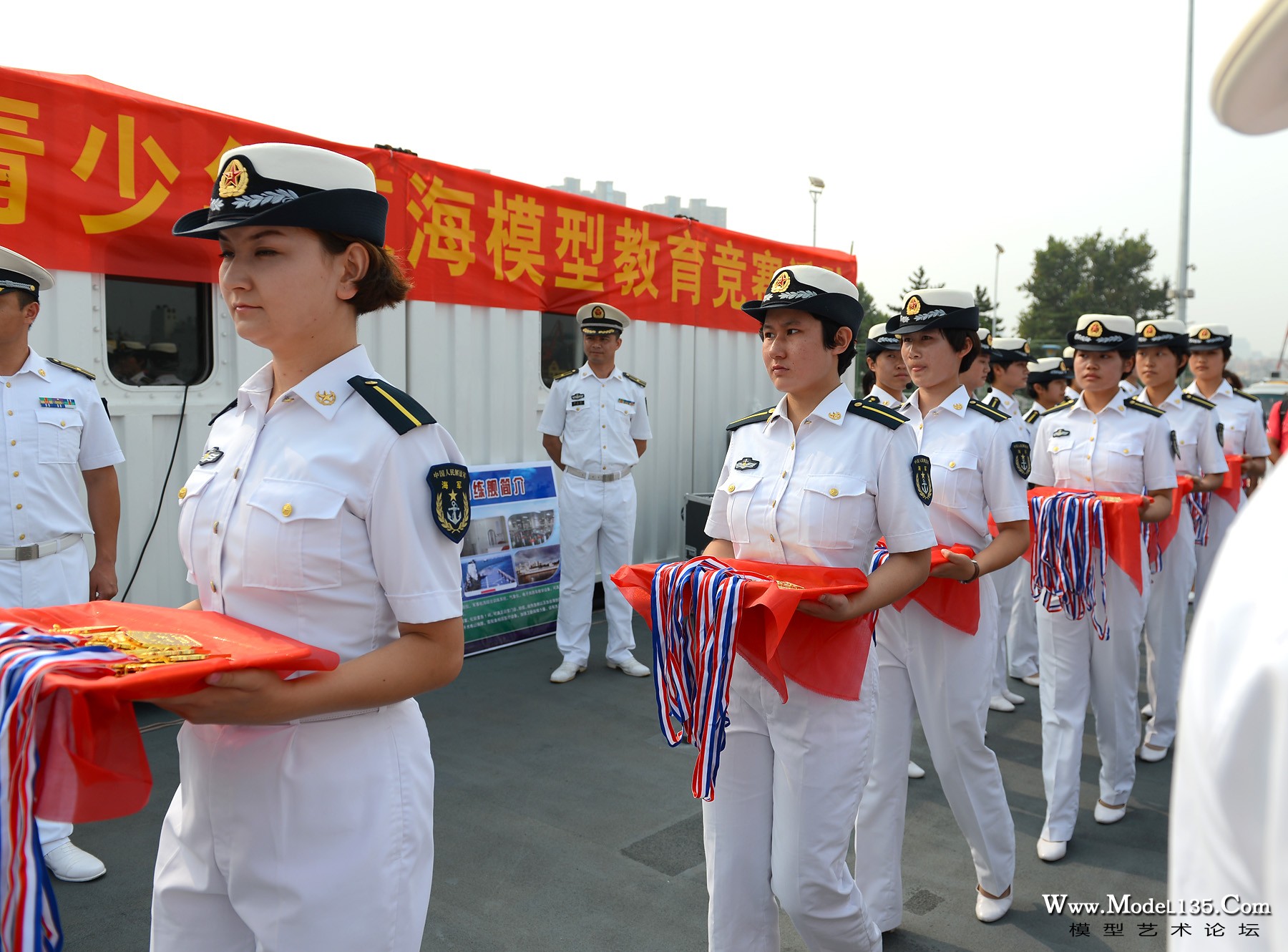 世昌舰学员作为颁奖礼仪员.jpg