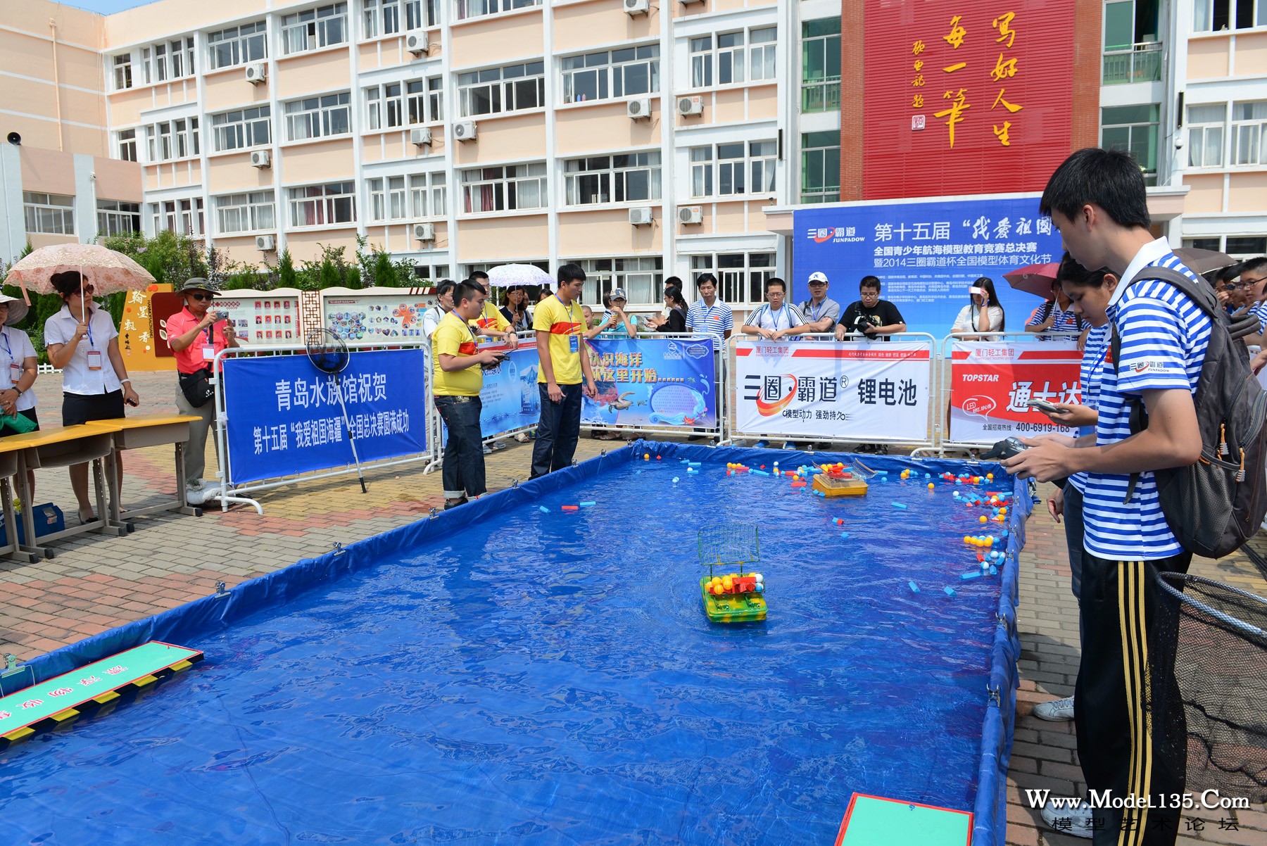 环保收集船竞赛现场