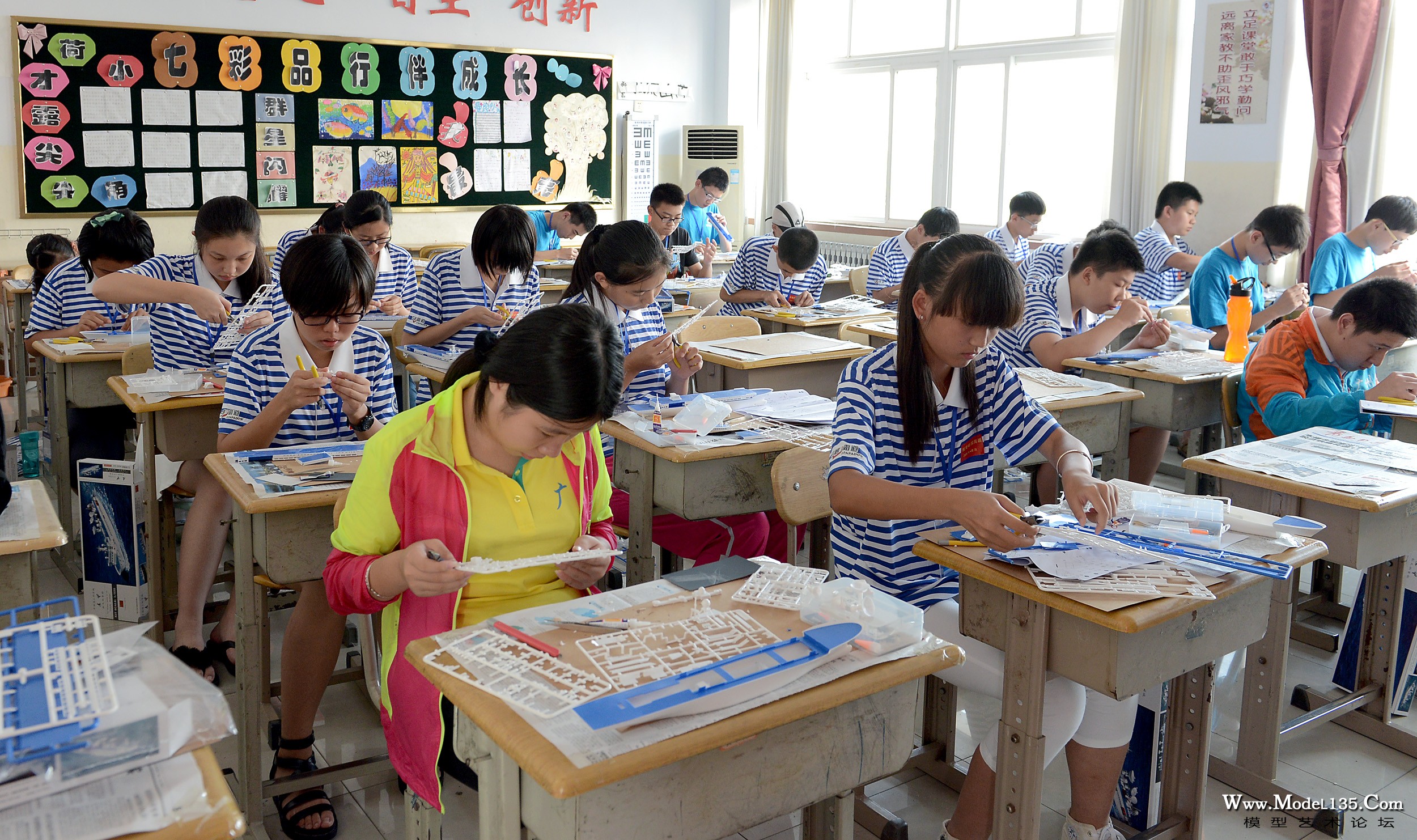 女同学具有更加细心的先天优势，在现场制作竞赛中往往能制作出更优秀的作品 ...