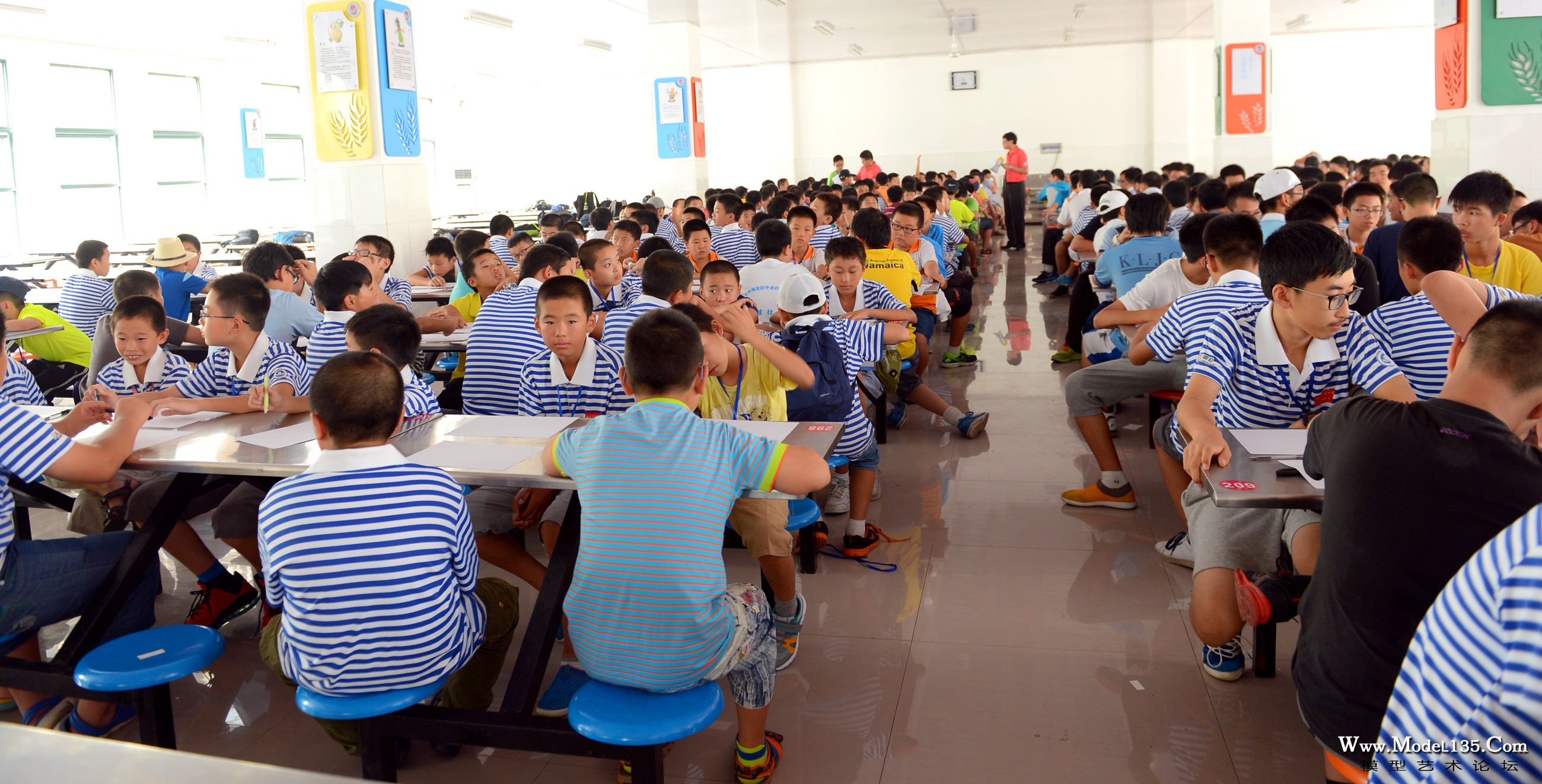 纸折船承重是海疆竞赛最元老级的竞赛，由于门槛低，依旧是最受欢迎的项目之一，本届竞赛共吸引了300多名选 ...