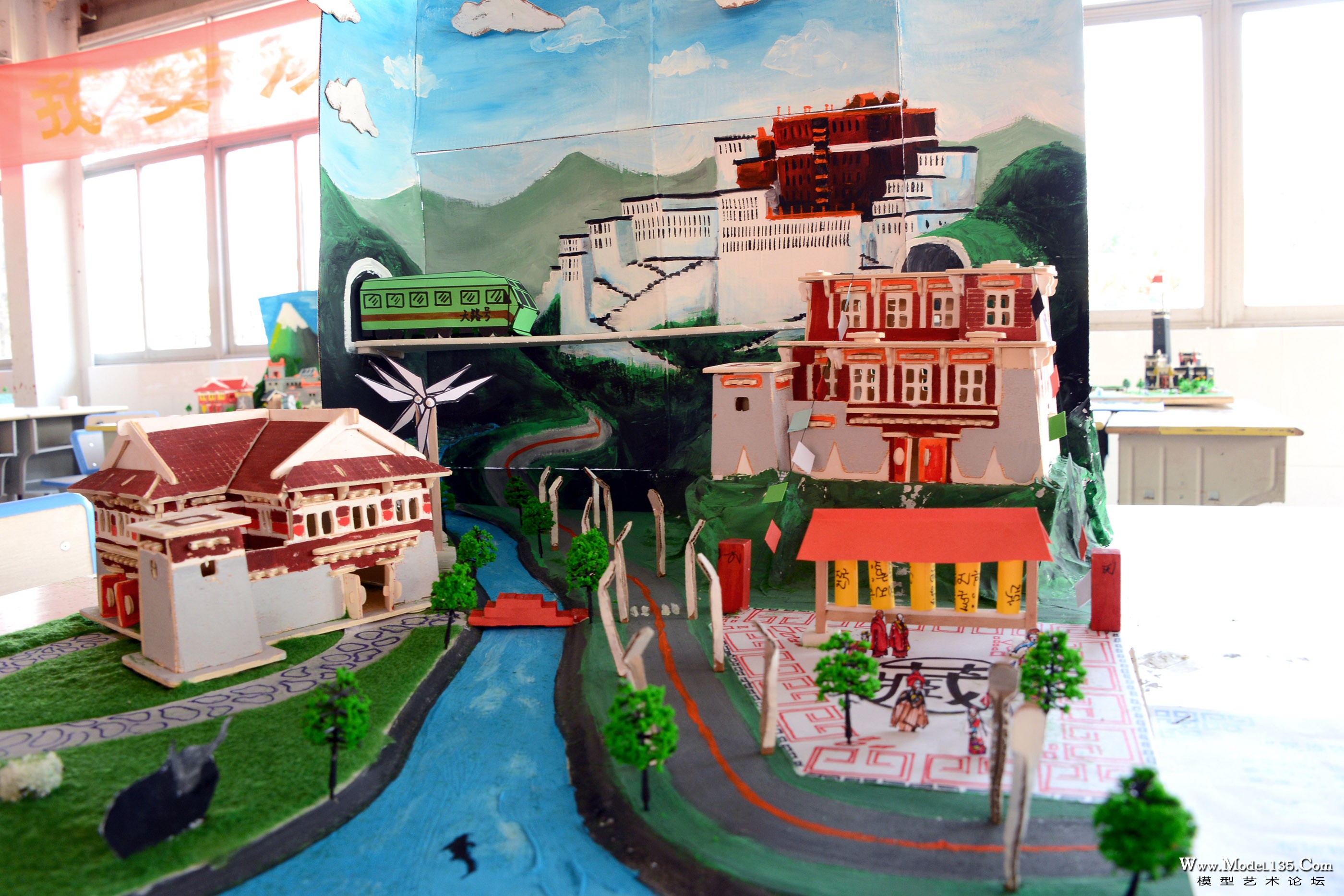 同样来自“民族团结的优秀作品，展现出了非常优秀的绘画技巧来烘托场景的气氛。 ... ...