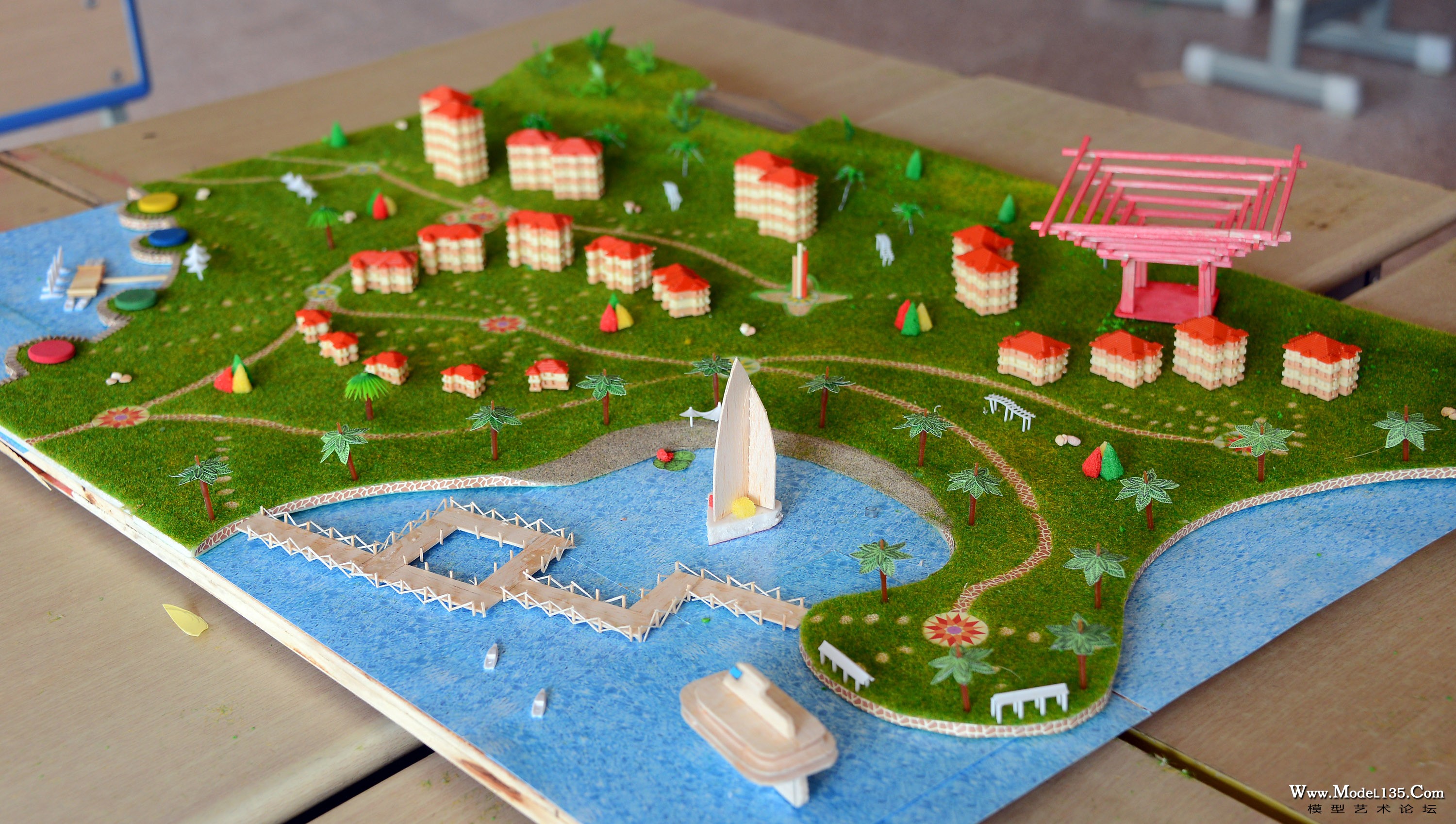 “城市梦想”优秀作品，同学们现场制作的木栈道以精细的工艺打动了评分裁判组。 ...