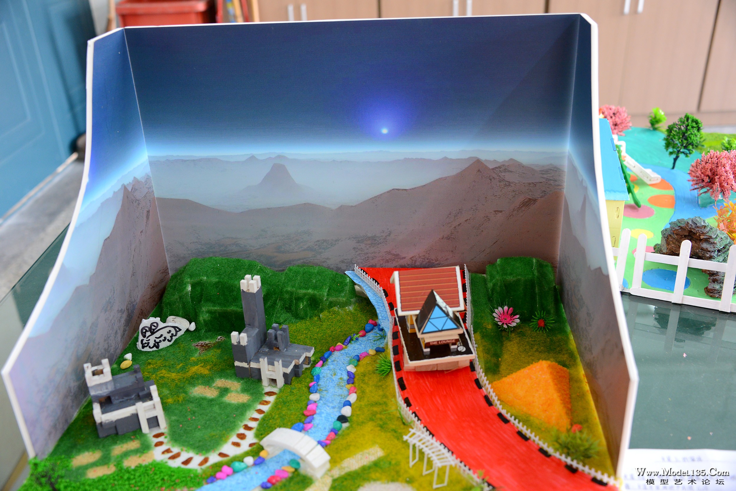 “无限空间”优秀作品，同学们已经开始规划在火星上建设基地了