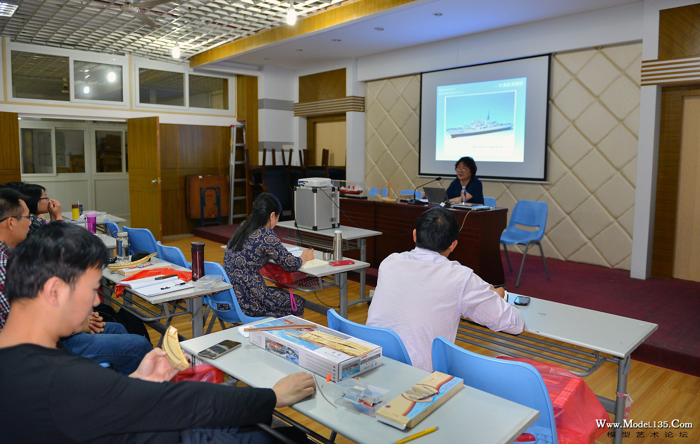 姜招银老师讲解航海模型竞赛