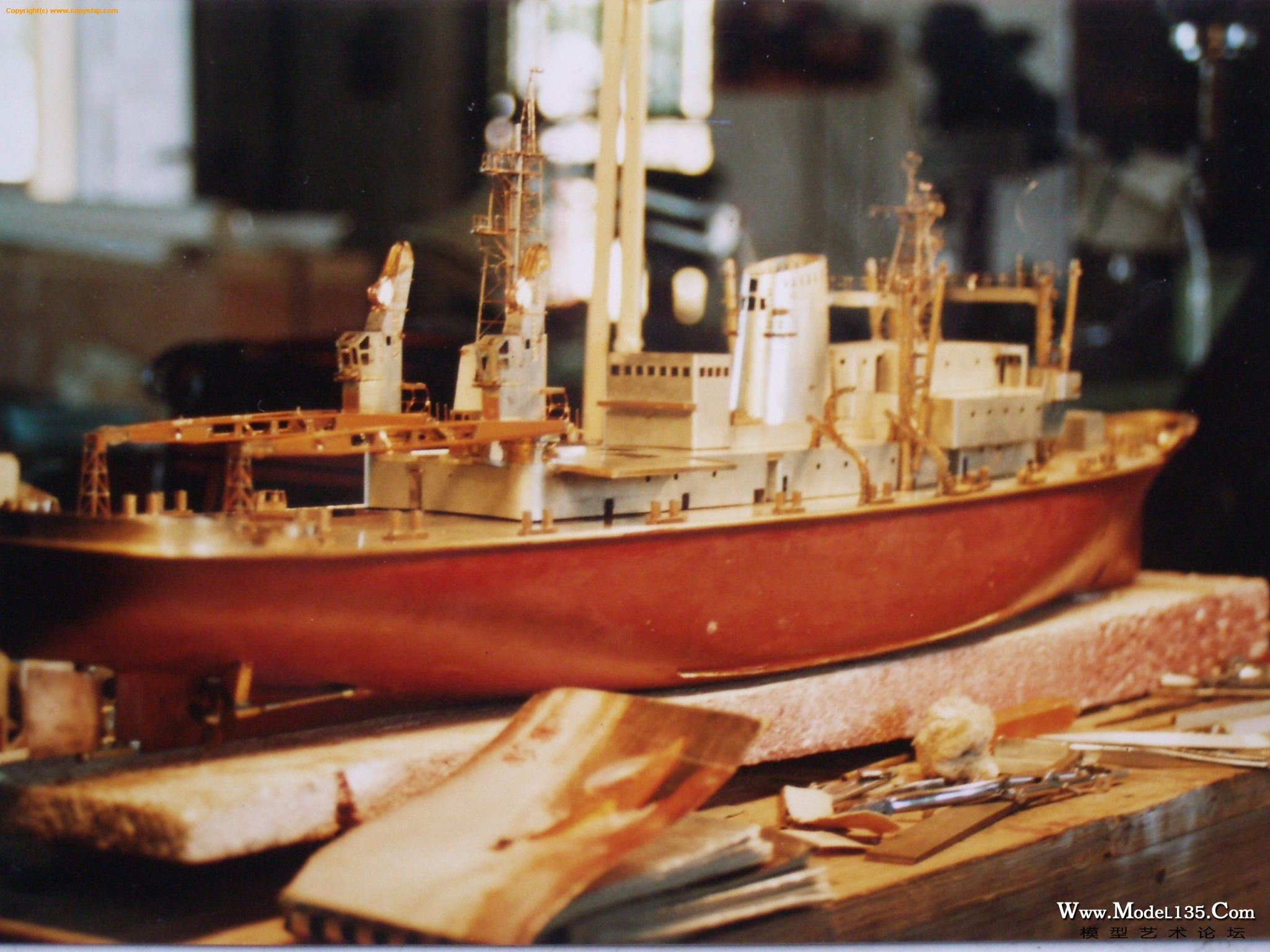 主体完工的沪救捞3号模型