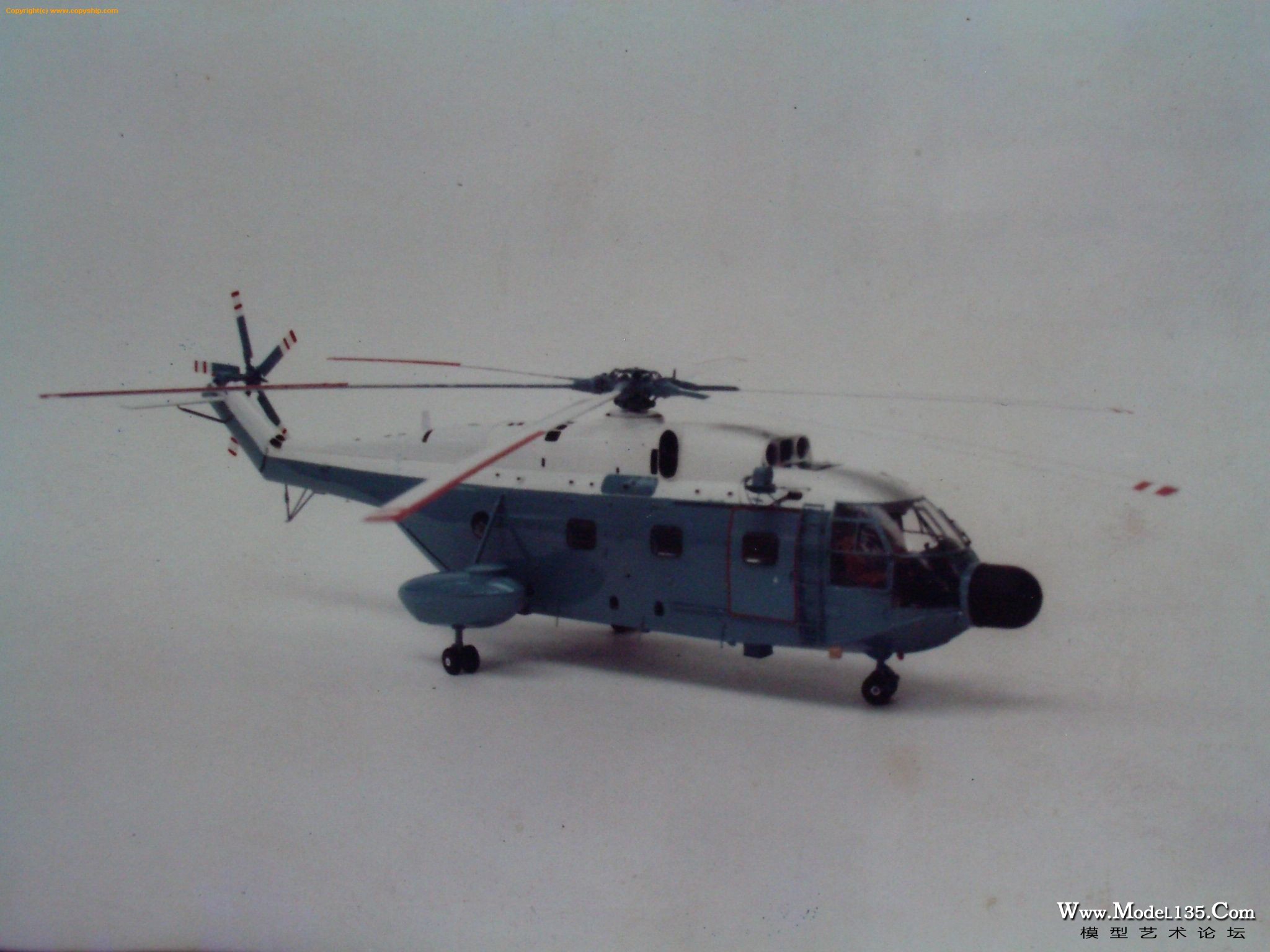 据说仅仅船上的这架直升机就花了一个月的时间制作