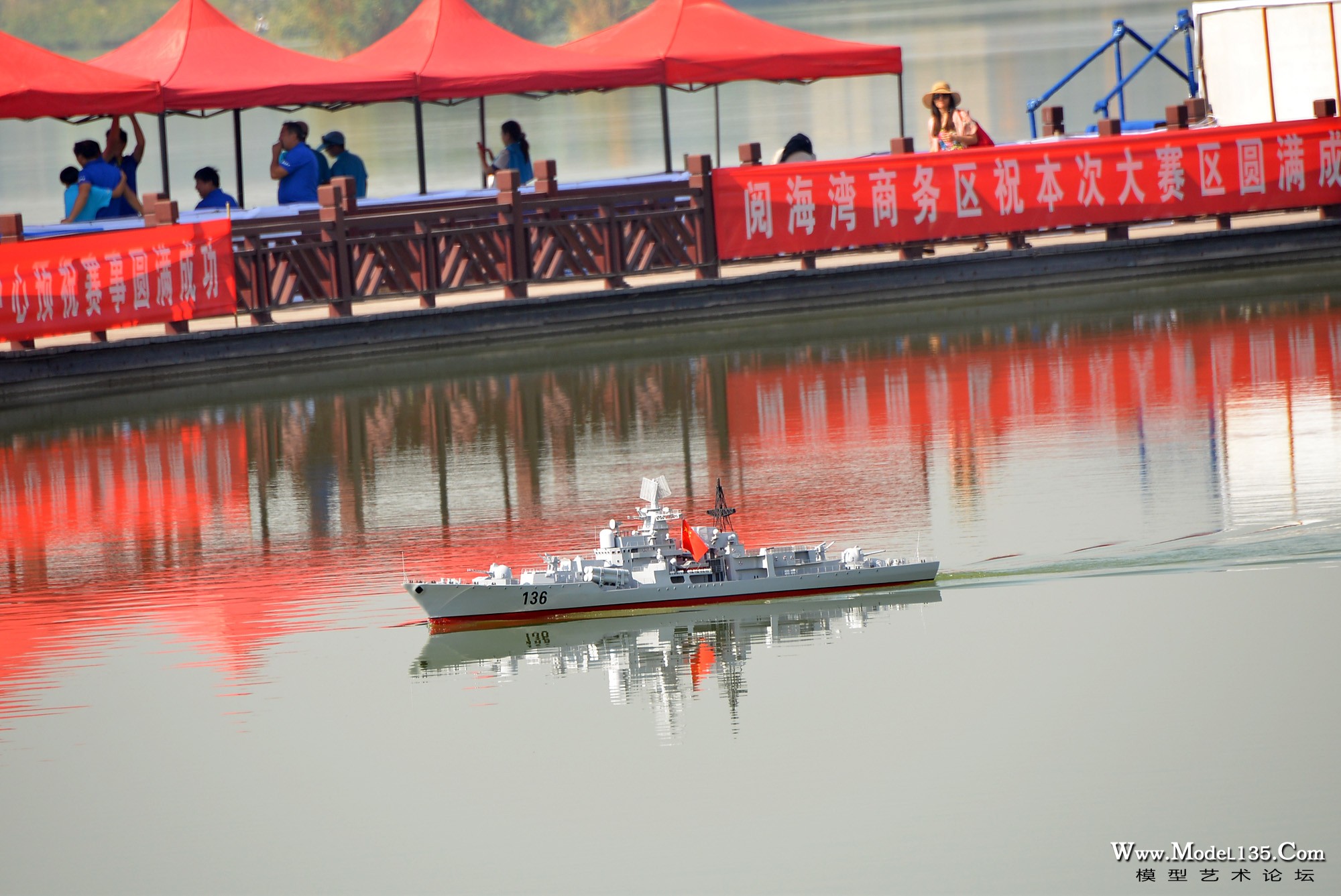 由银川模型爱好者制作的表演模型－杭州号导弹驱逐舰模型.jpg