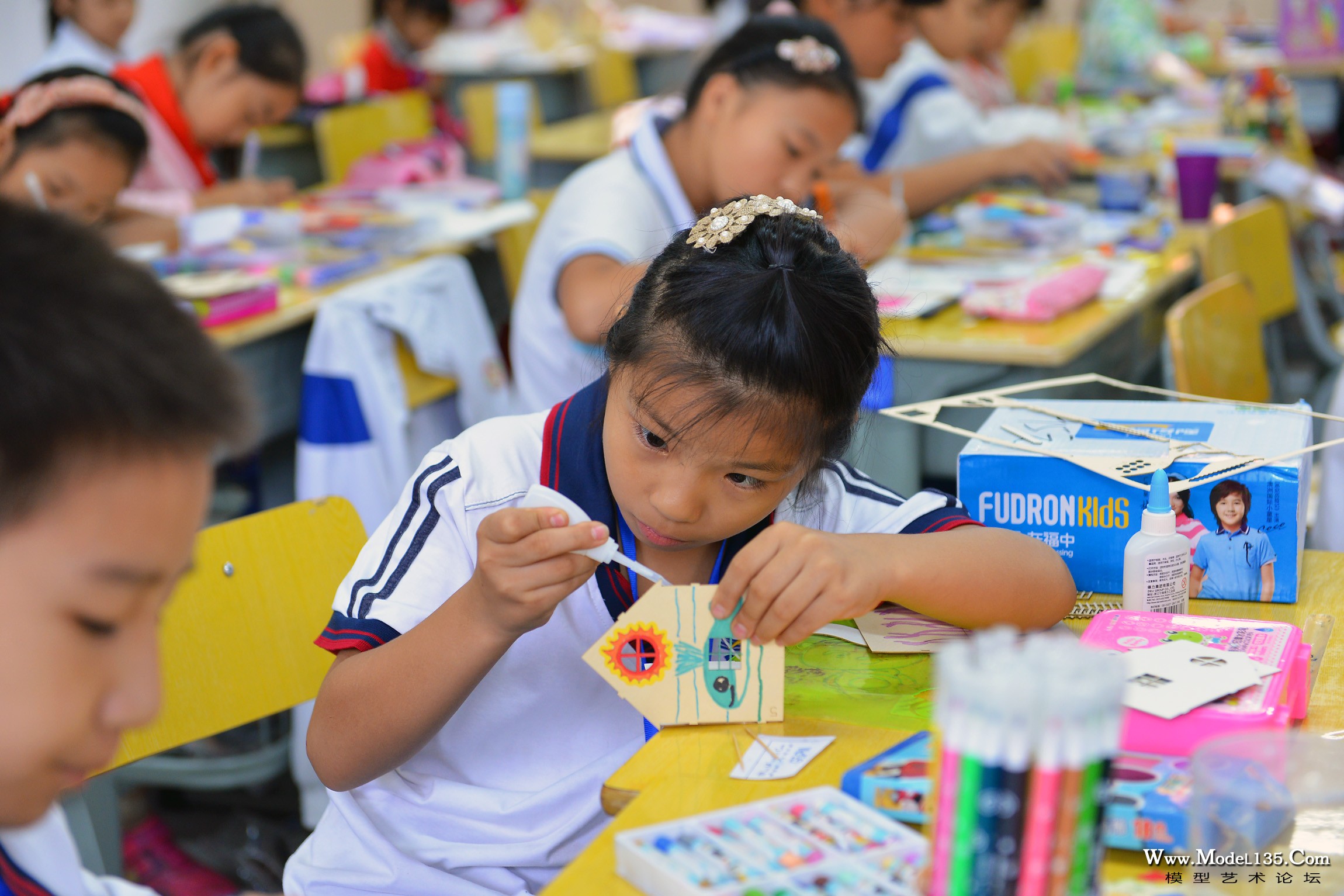 认真制作彩绘的小同学－5957.jpg