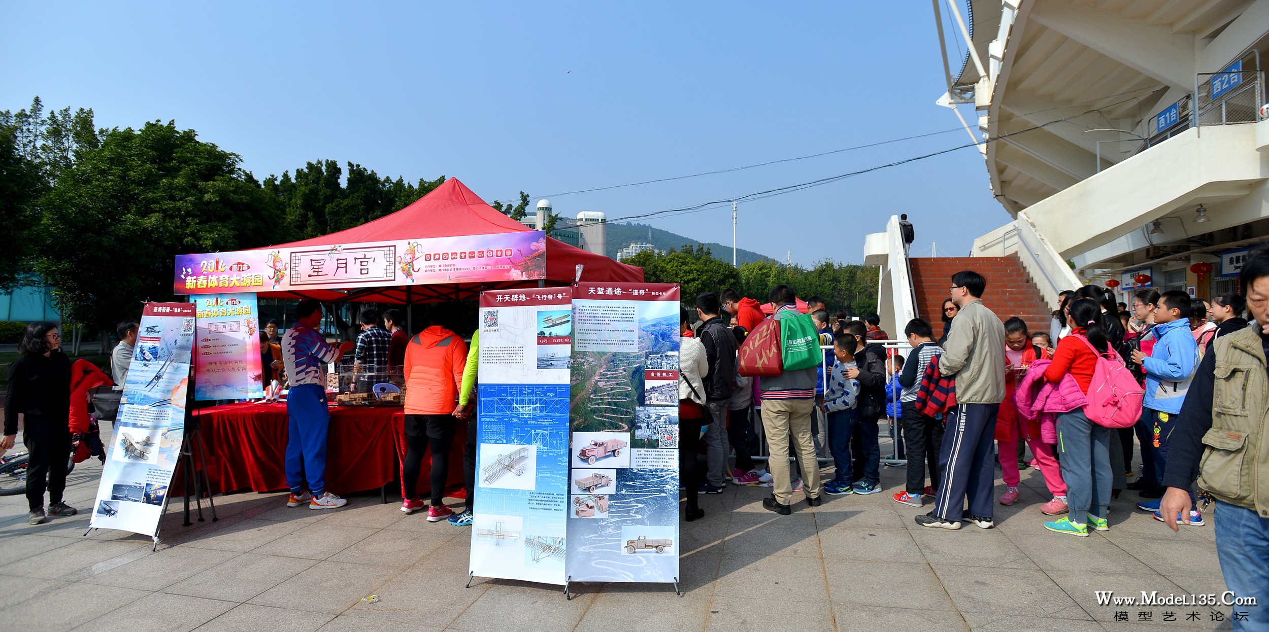 制作体验项目是人气最爆棚的摊位