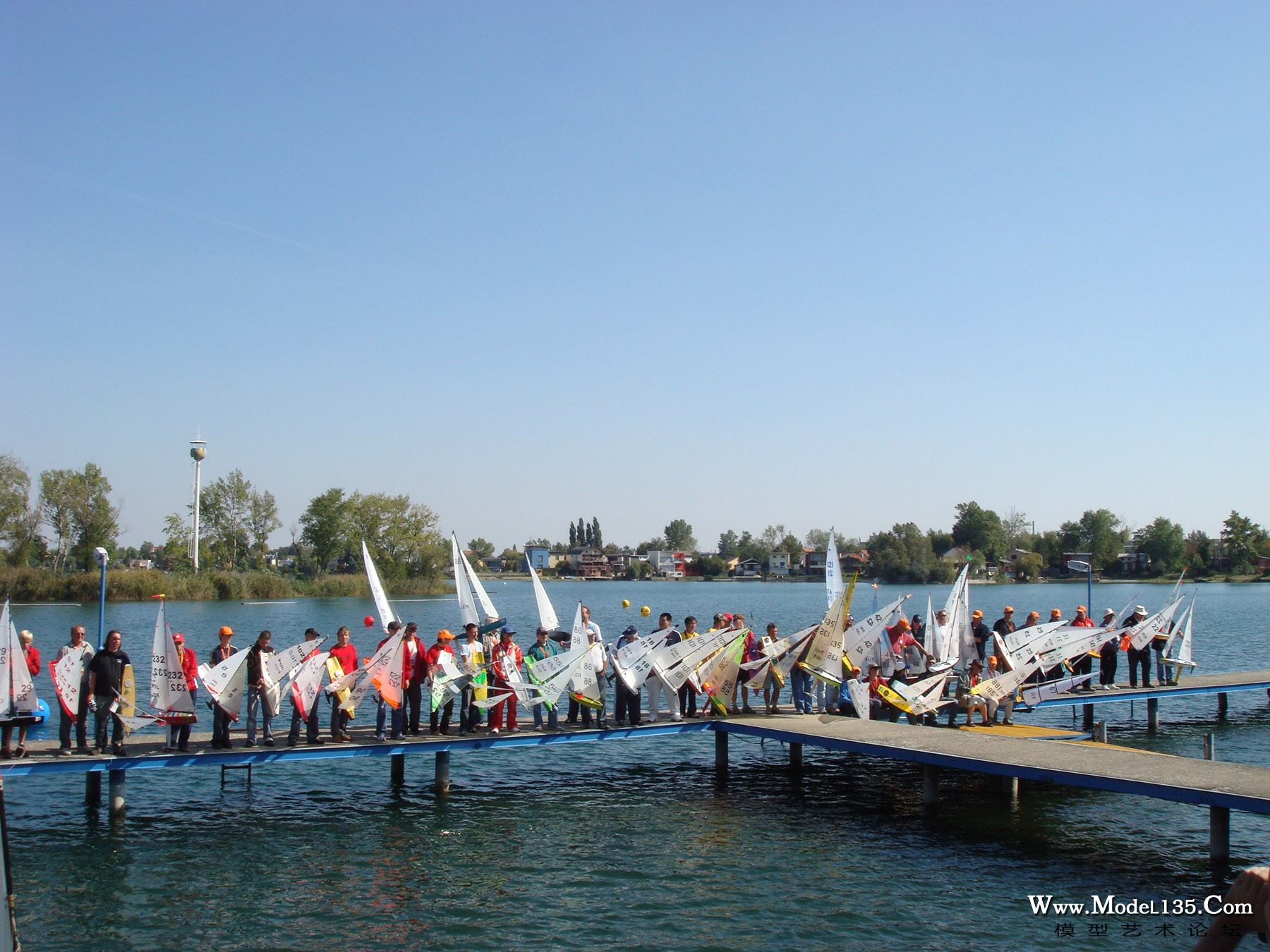 早期的帆船竞赛仅有较专业级的模型分组