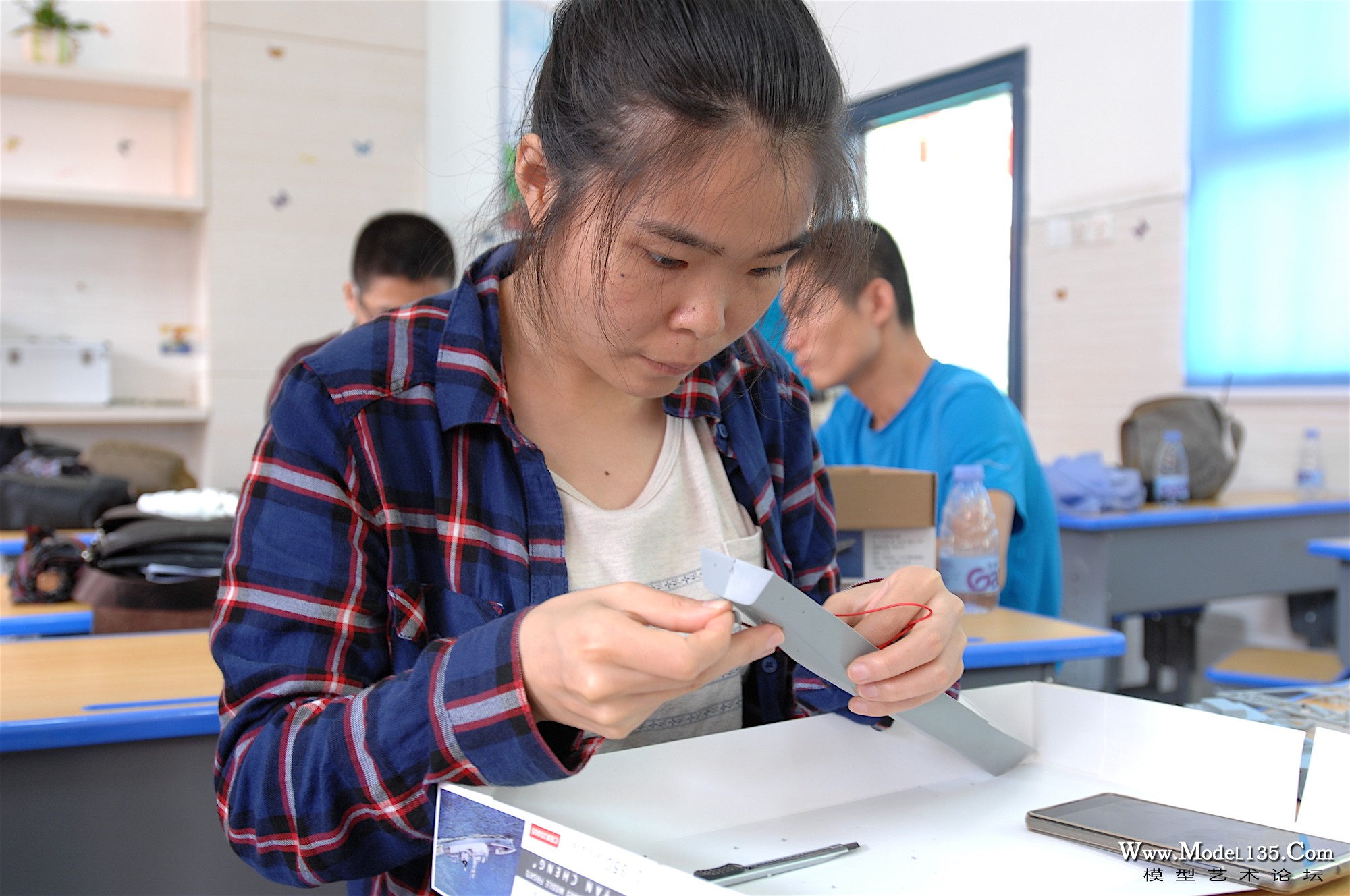 参训老师们认真制作