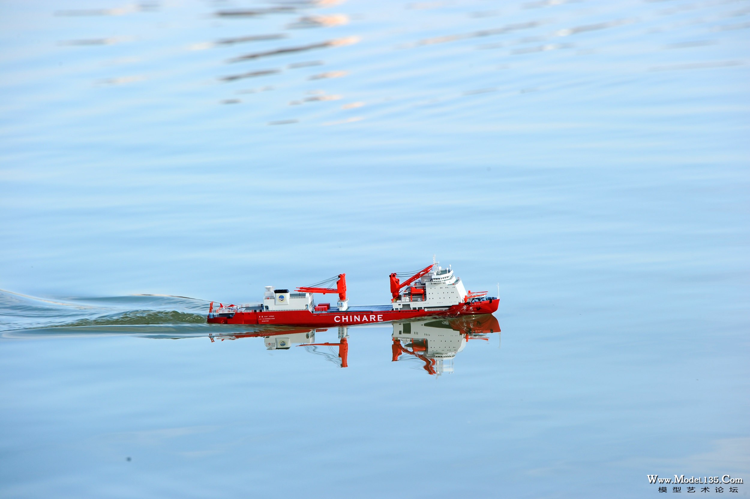 航行竞赛中的雪龙号模型－2.jpg