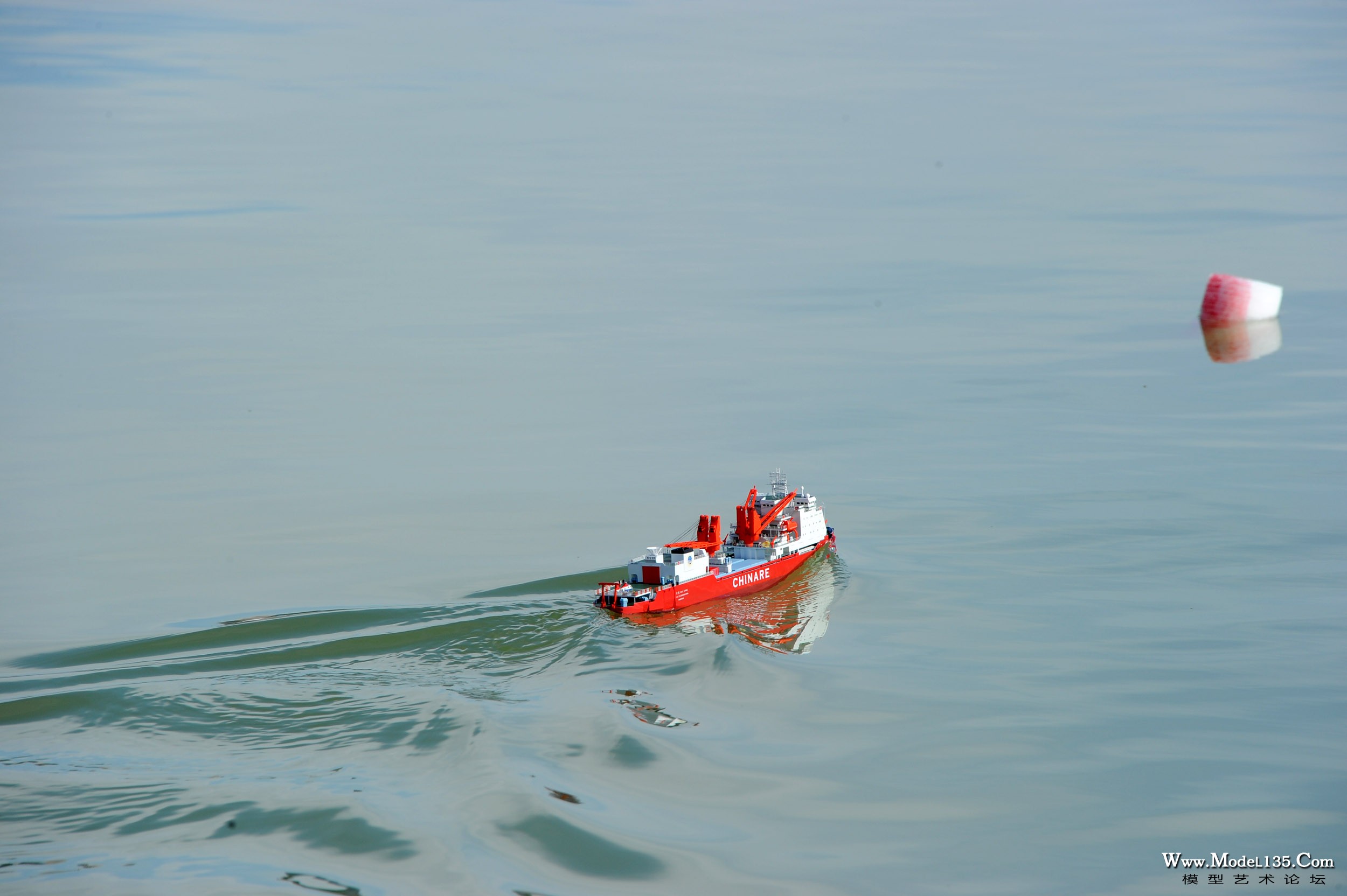 航行竞赛中的雪龙号模型-4.jpg