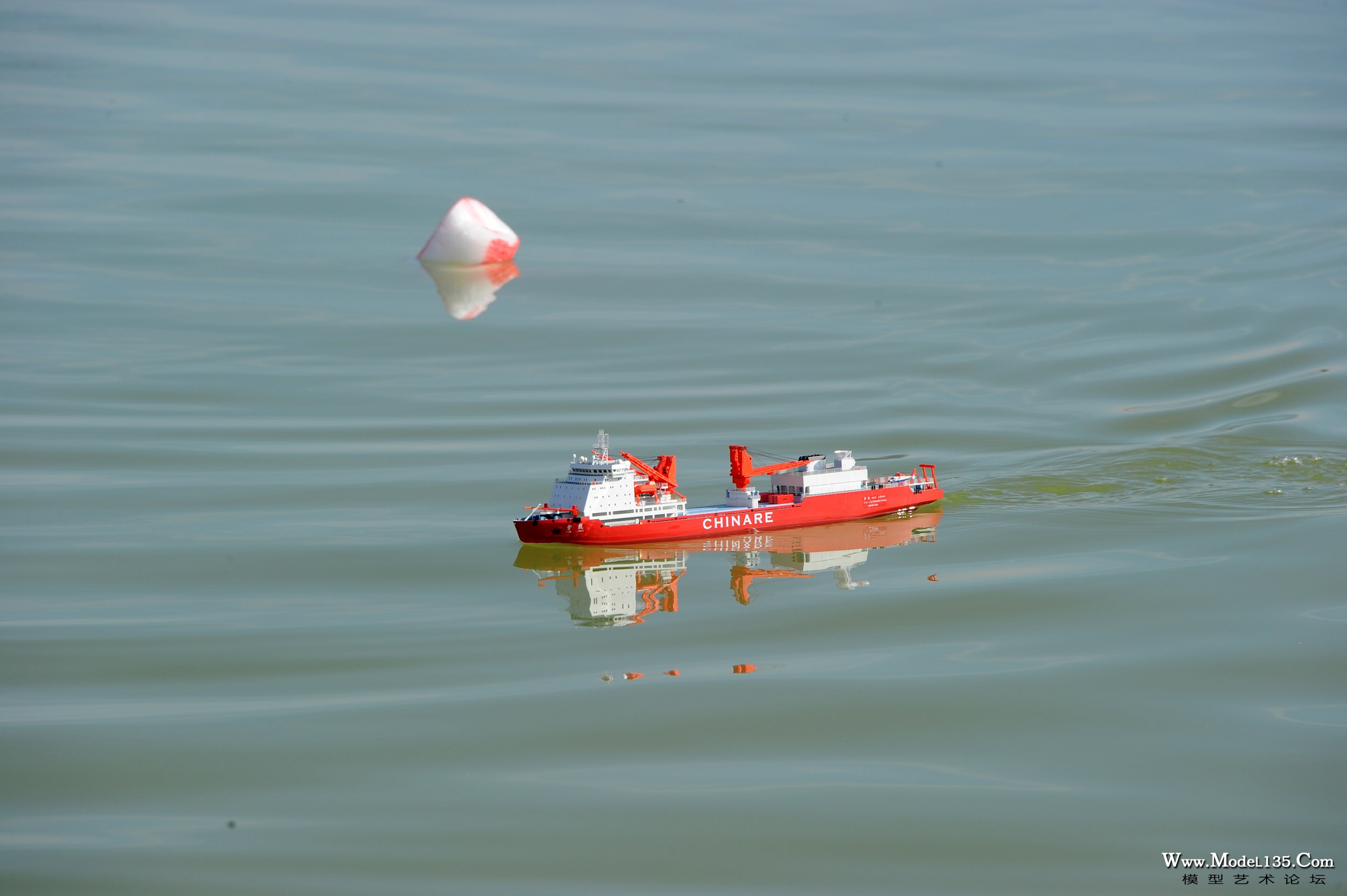 航行竞赛中的雪龙号模型－5.jpg
