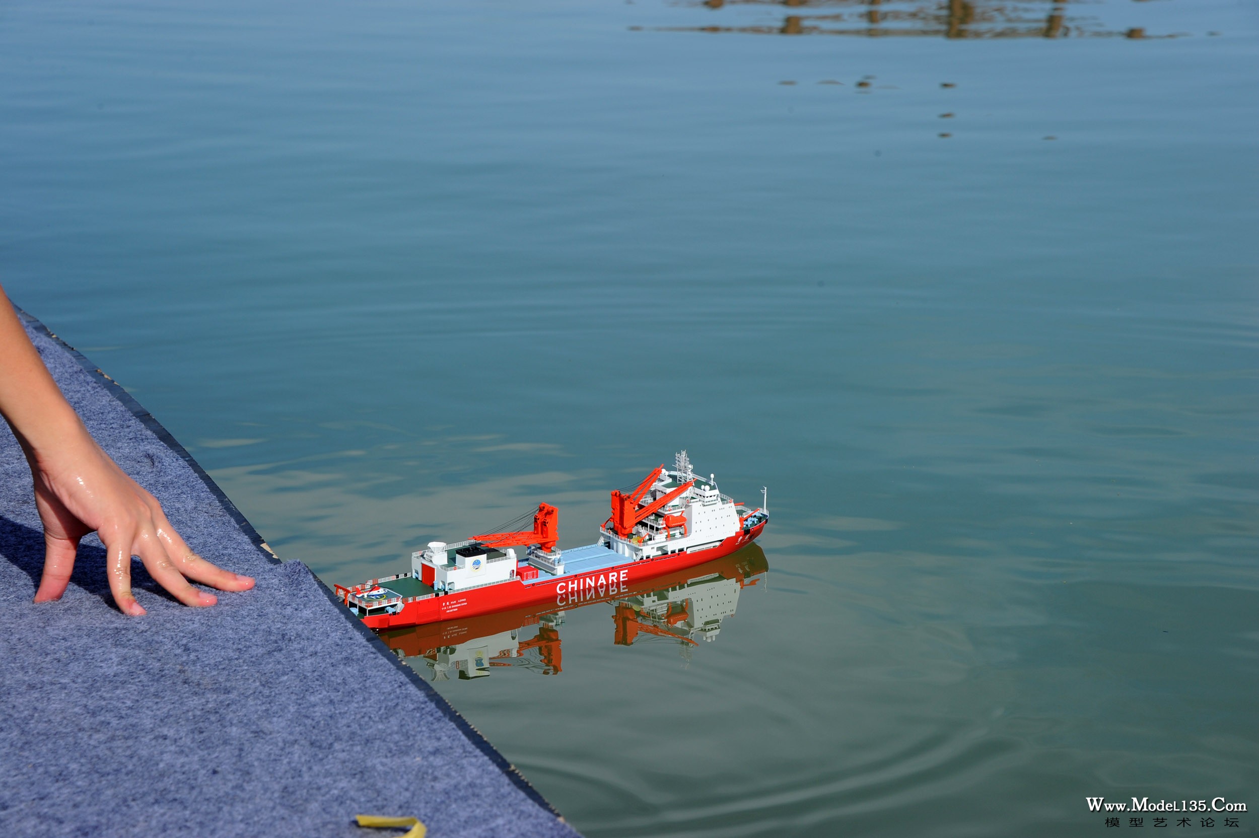 准备启航的厦门队雪龙号模型.jpg