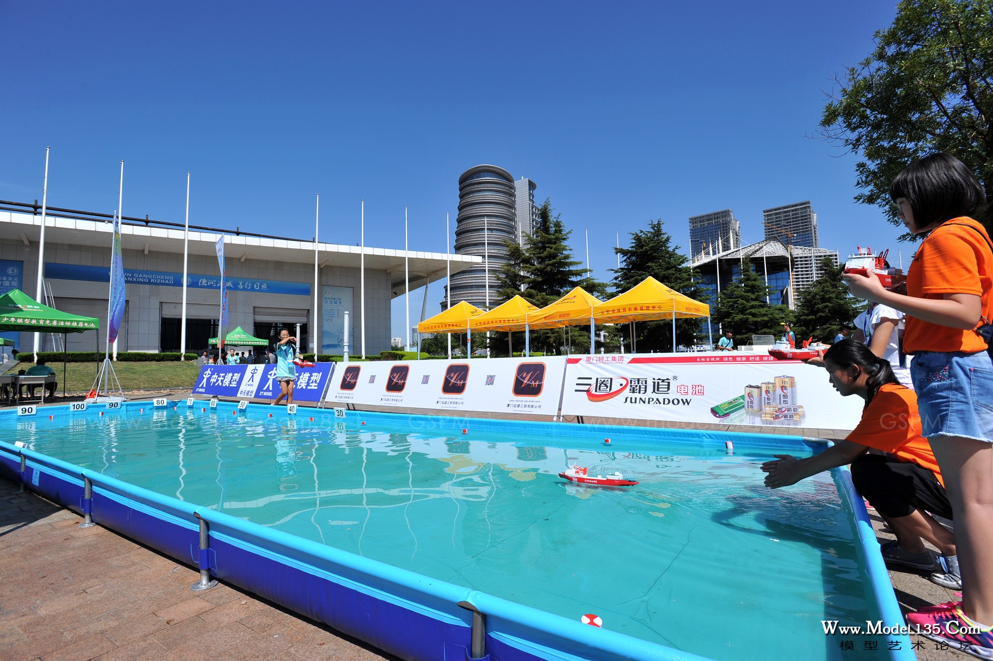 雪龙号直航赛－小学女子组试航中