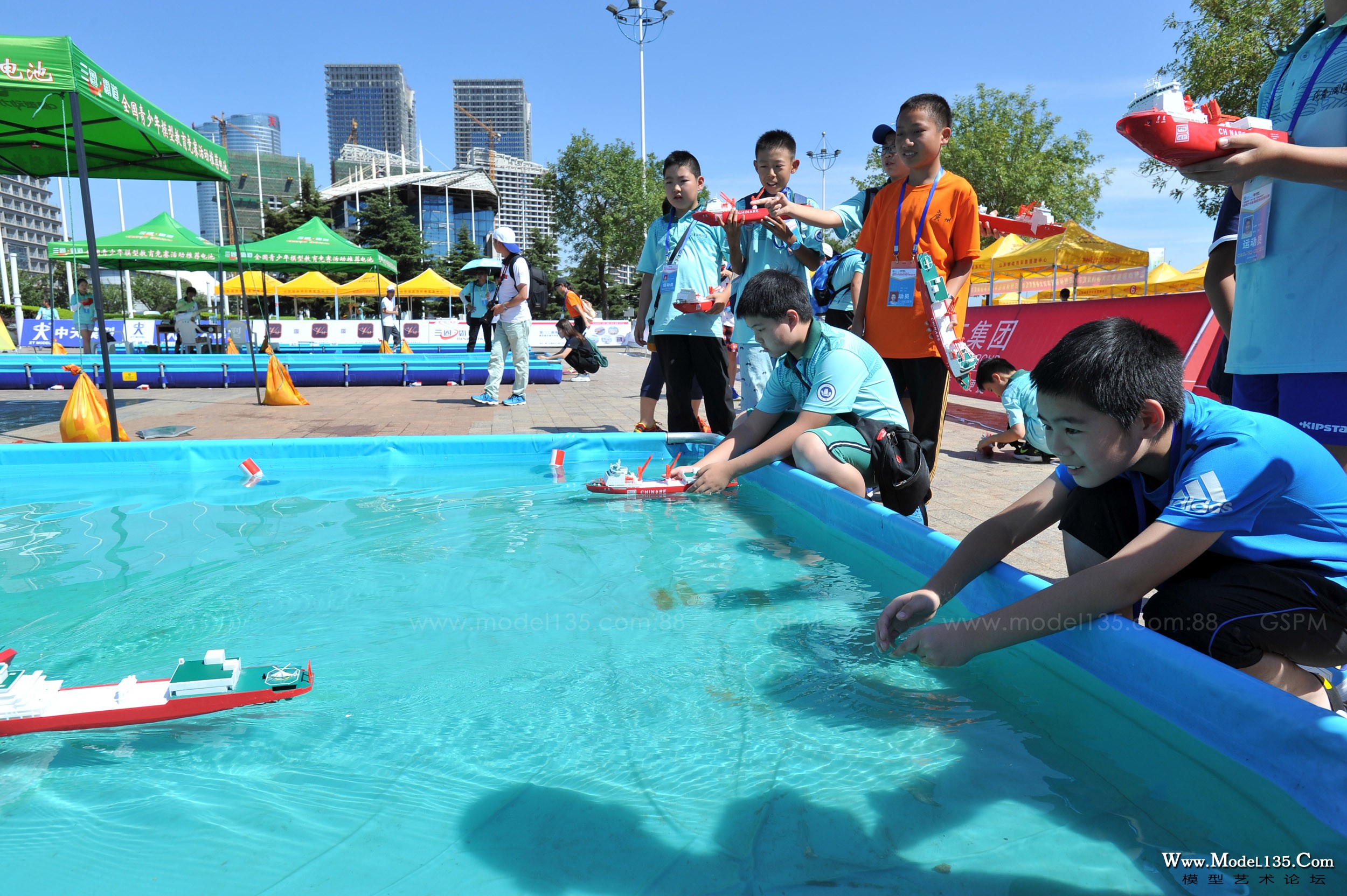 没有充分的训练很难在水面拥挤的直航调试中调整好模型