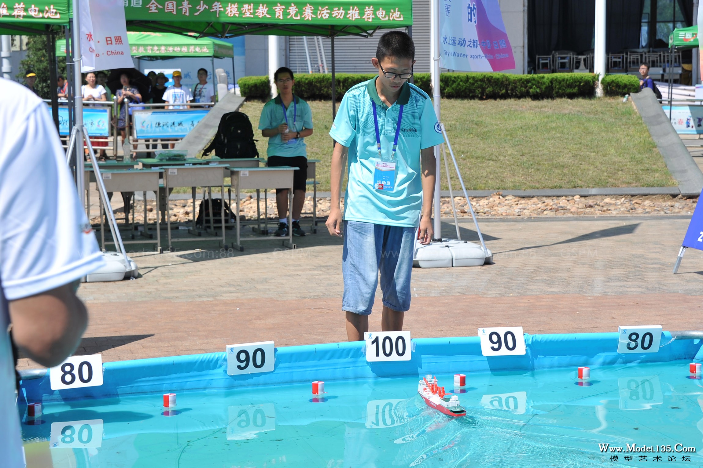 正式比赛中，选手会在模型出手后，以最快的速度到达模型可能会到达的位置等待并接船 ... ... ... ...