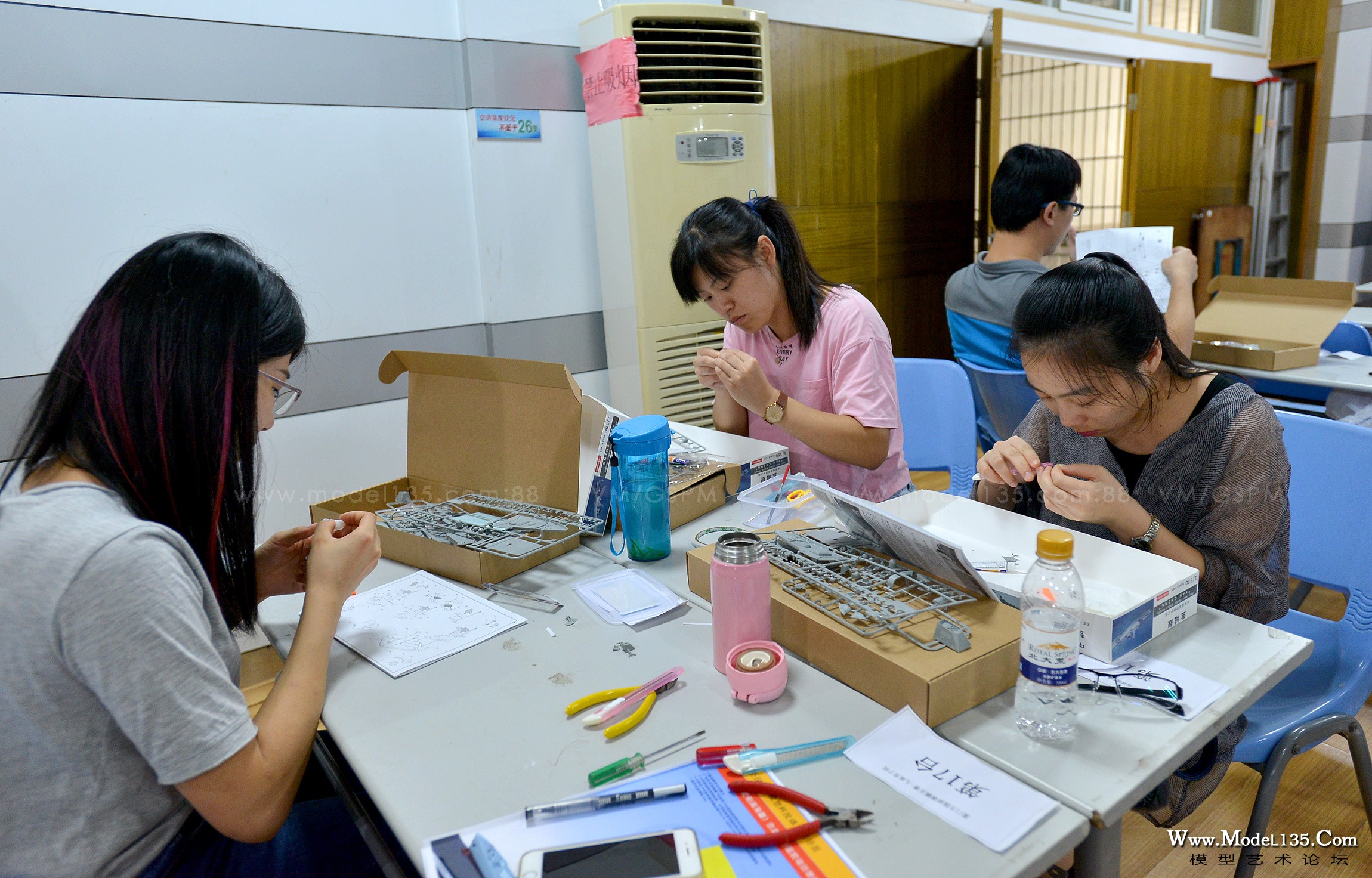 一些老师采用了小组制作的方式