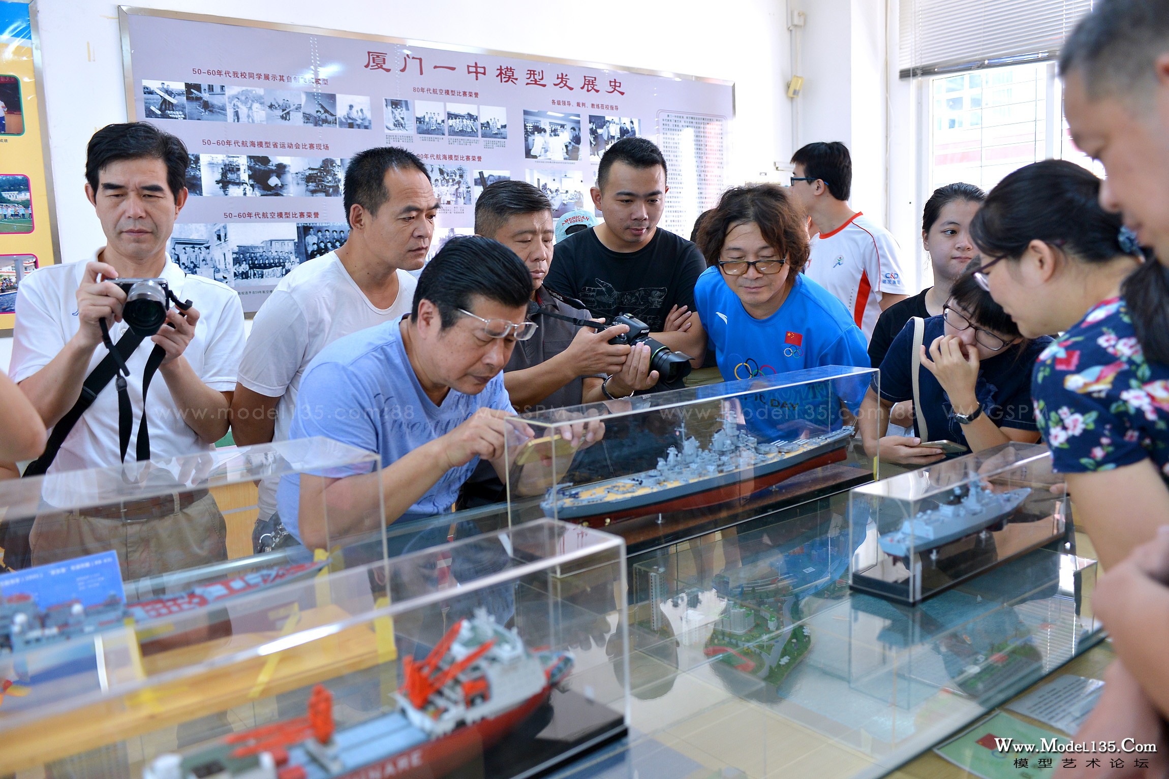 姜招银老师结合冠军船模为参训老师讲解航海模型制作技法