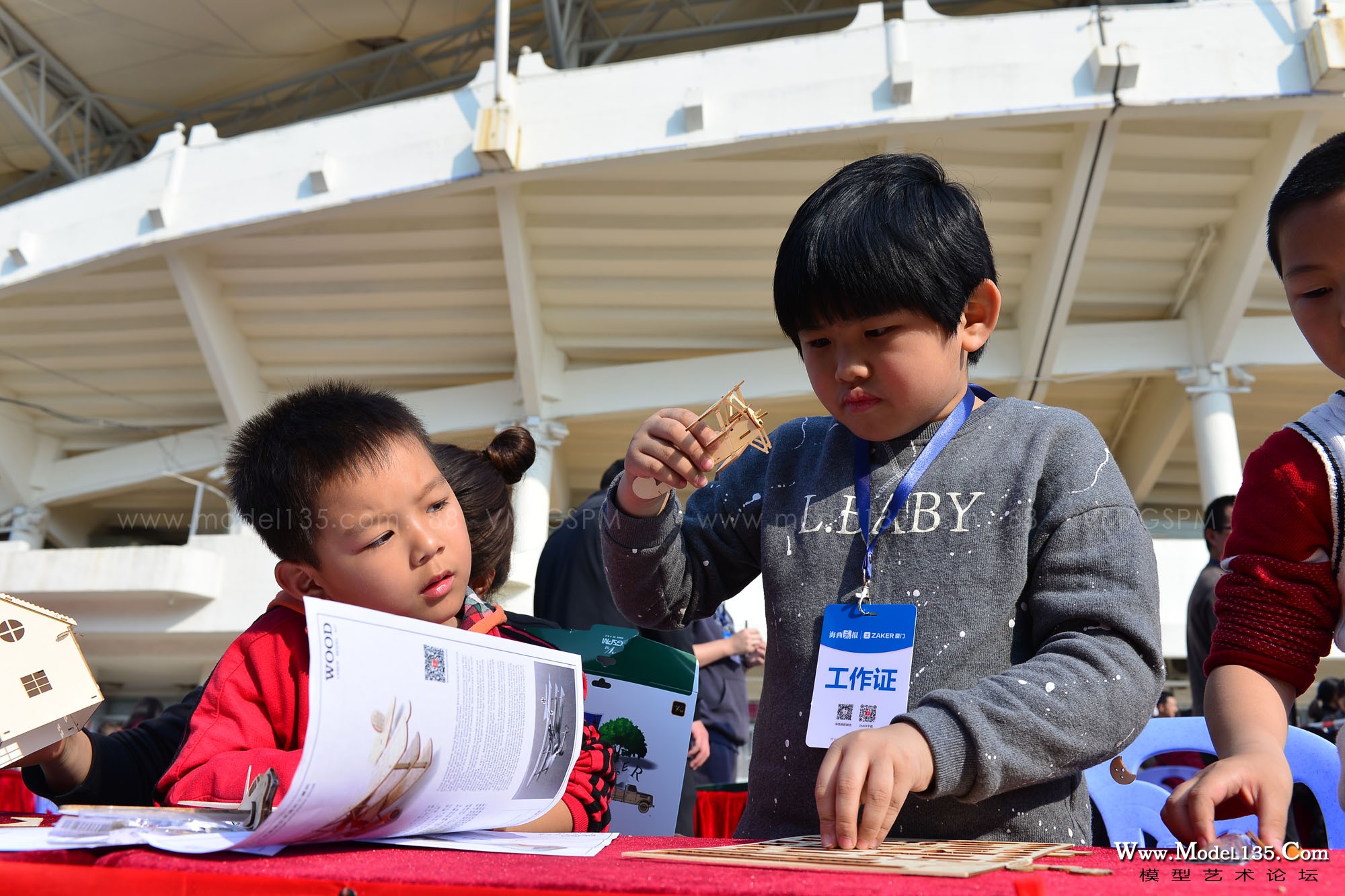 体验现场的小小辅导员