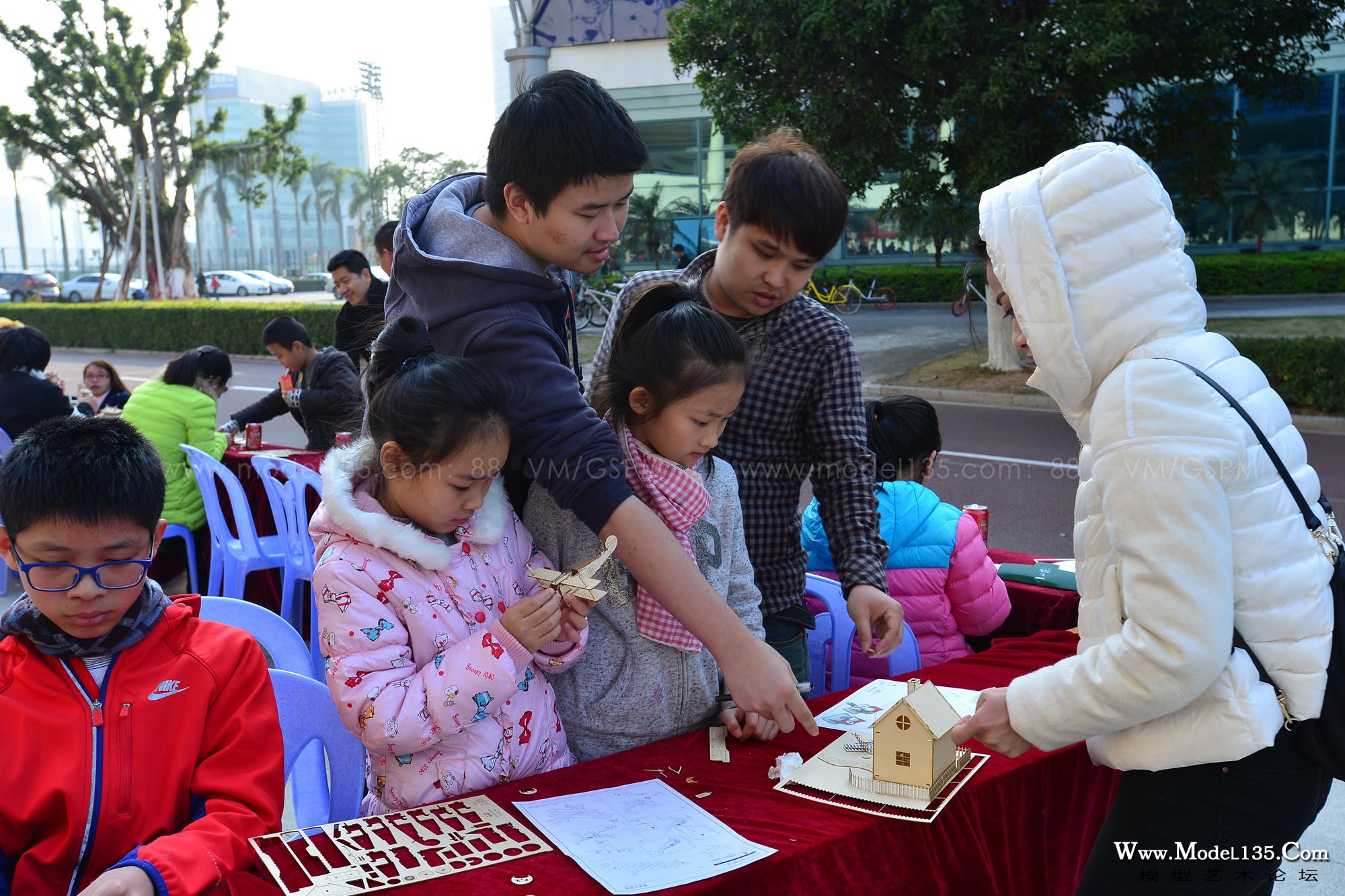 辅导员进行现场指导