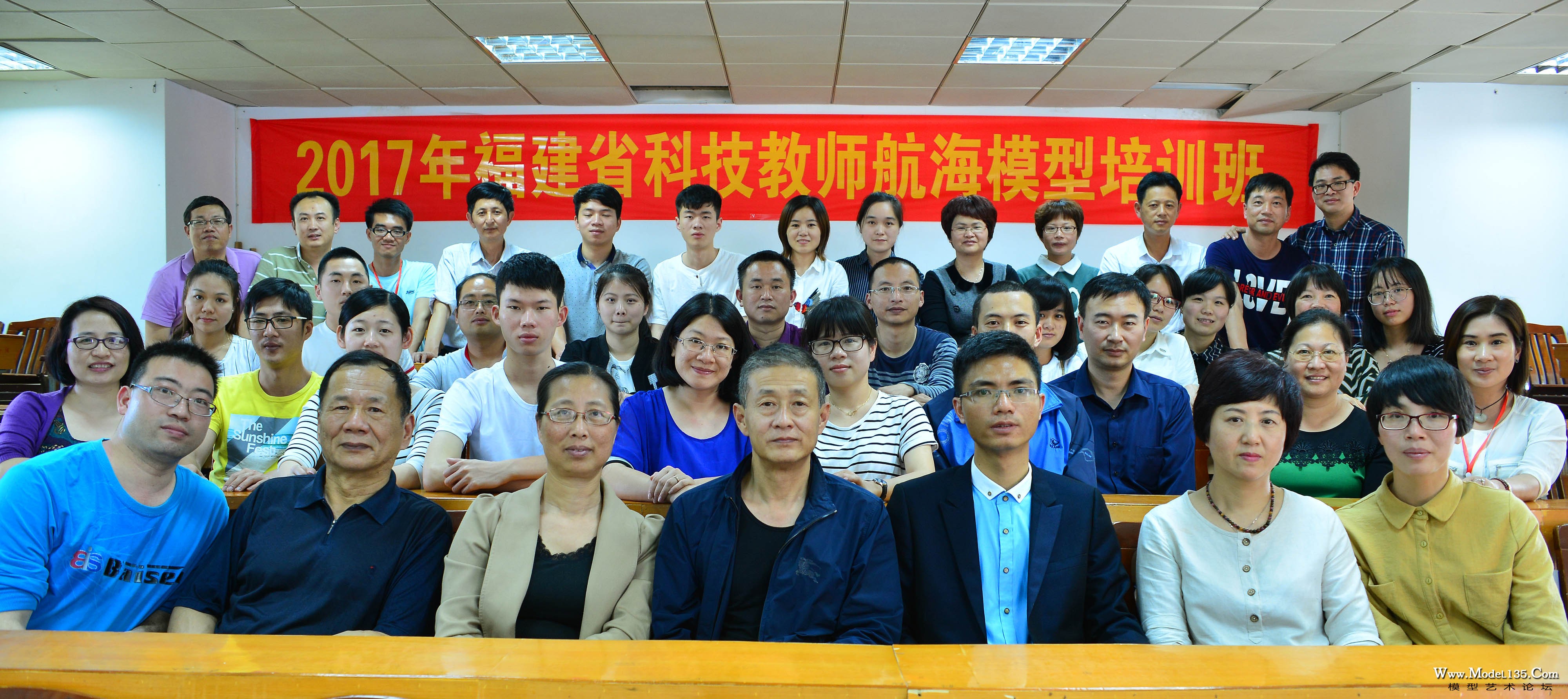 学员们与模型大咖合影