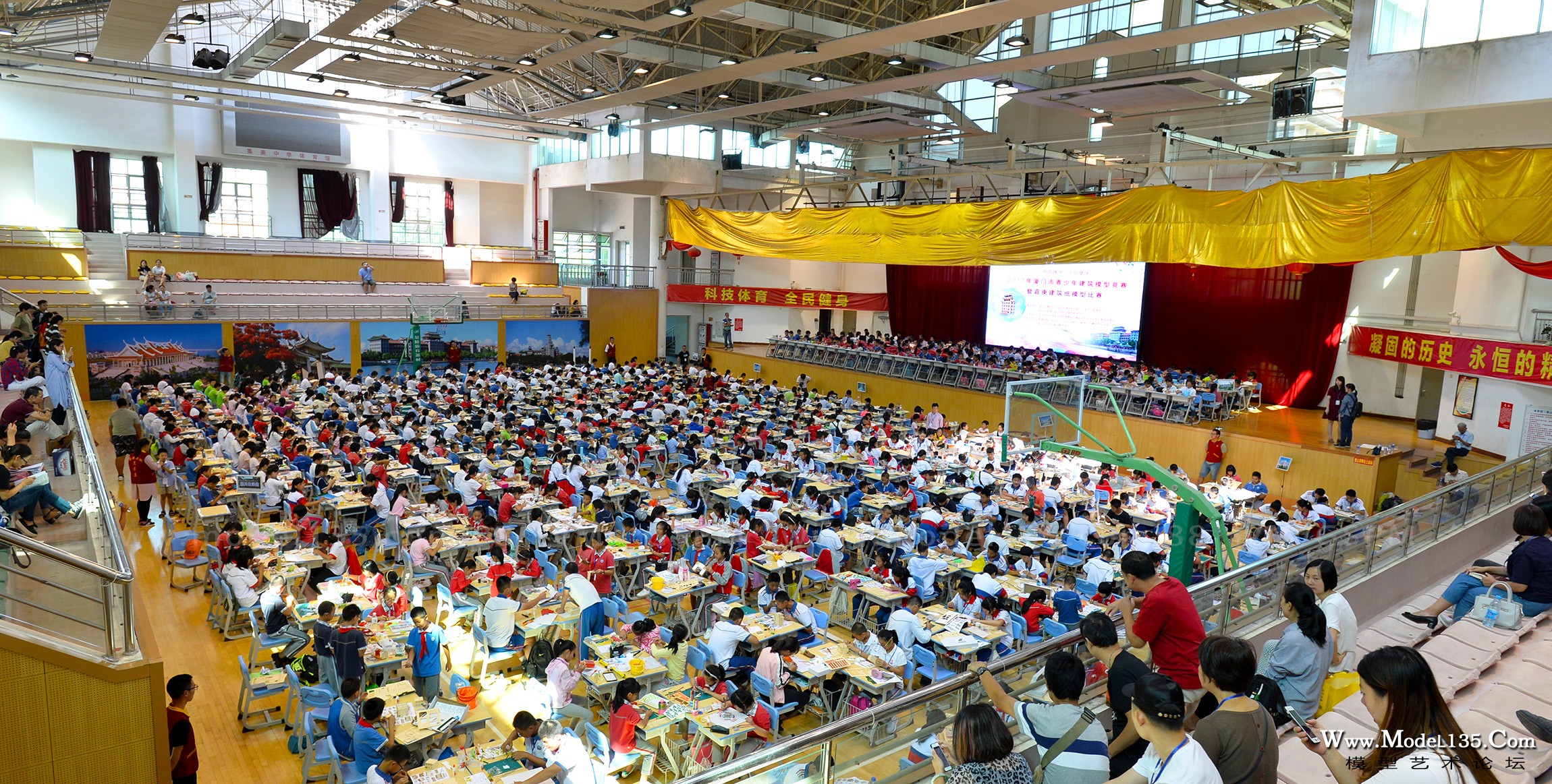 （2017年嘉庚建筑纸模型竞赛现场）