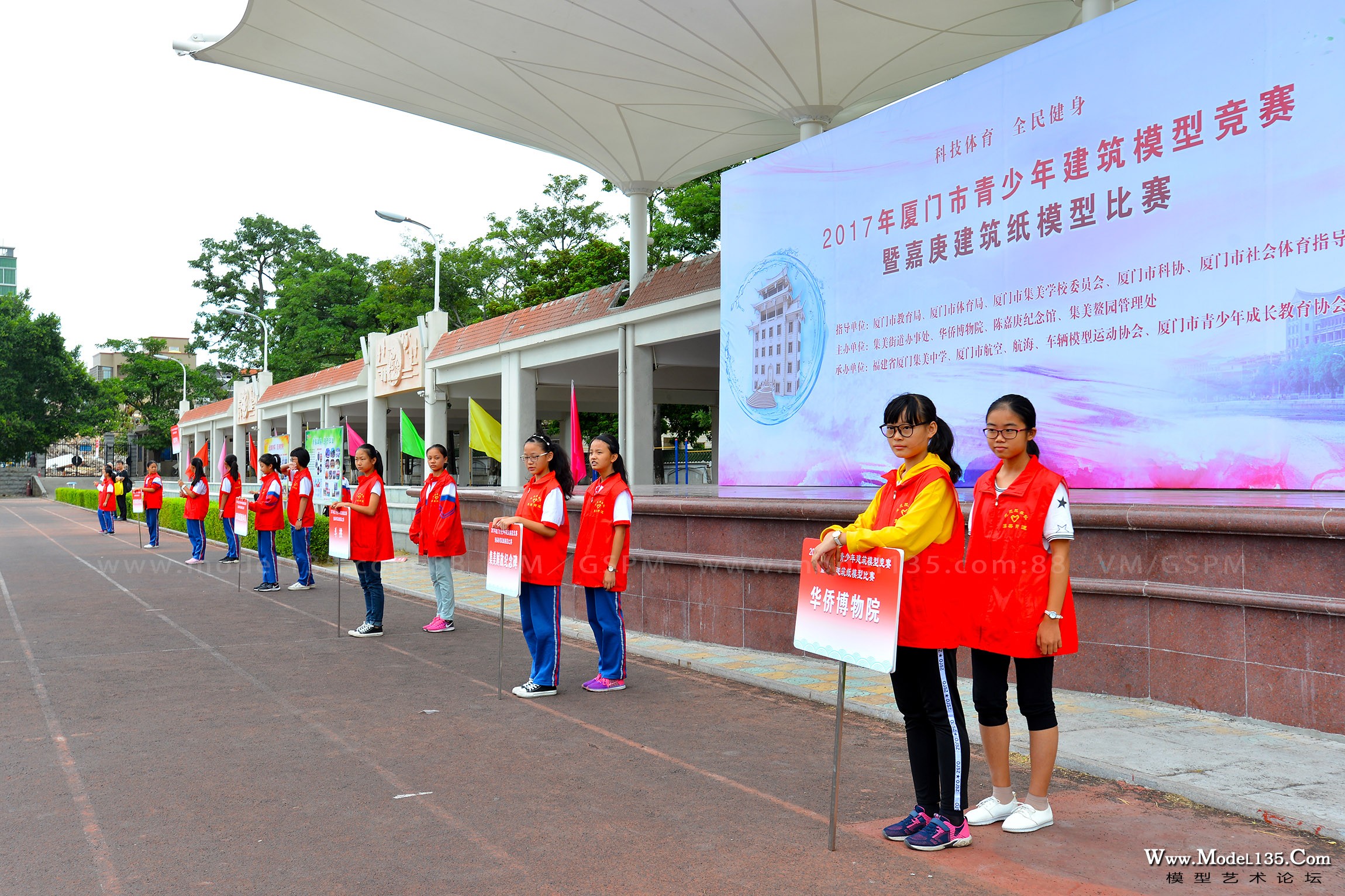 7个竞赛项目的引导员由集美中学志愿者队同学担任