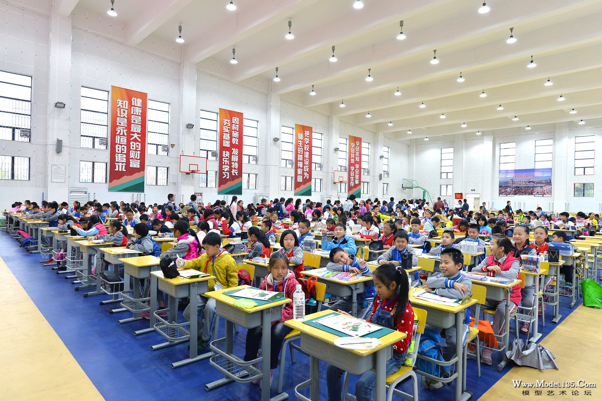 本届大赛主会场设在双思分校体育馆，有近540名学生在主会场参加竞赛