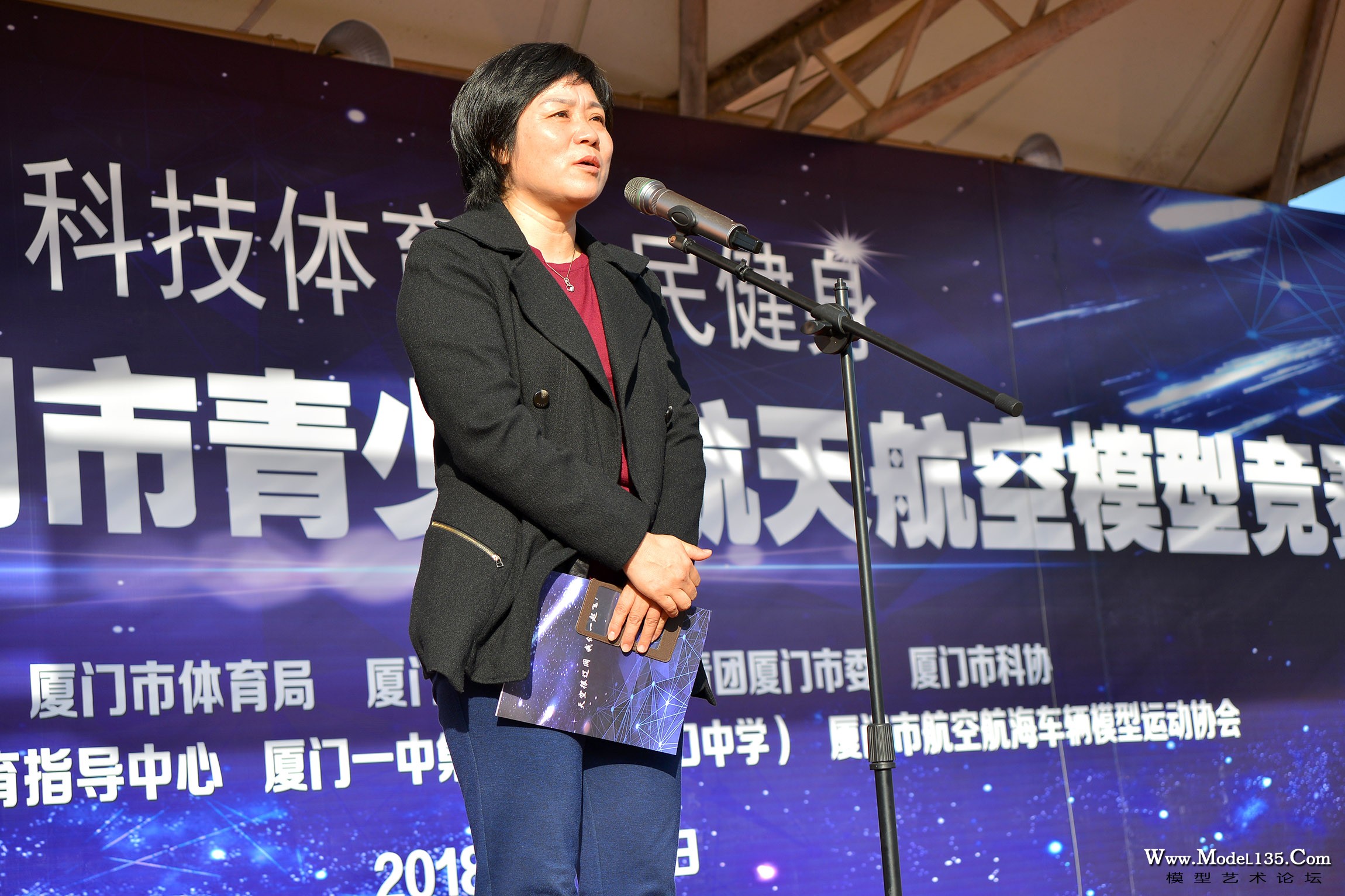 厦门市社会体育指导中心主任施丽玲在本次开幕仪式上发表讲话，鼓励参赛同学们通过模型运动学习航空知识，为 ...