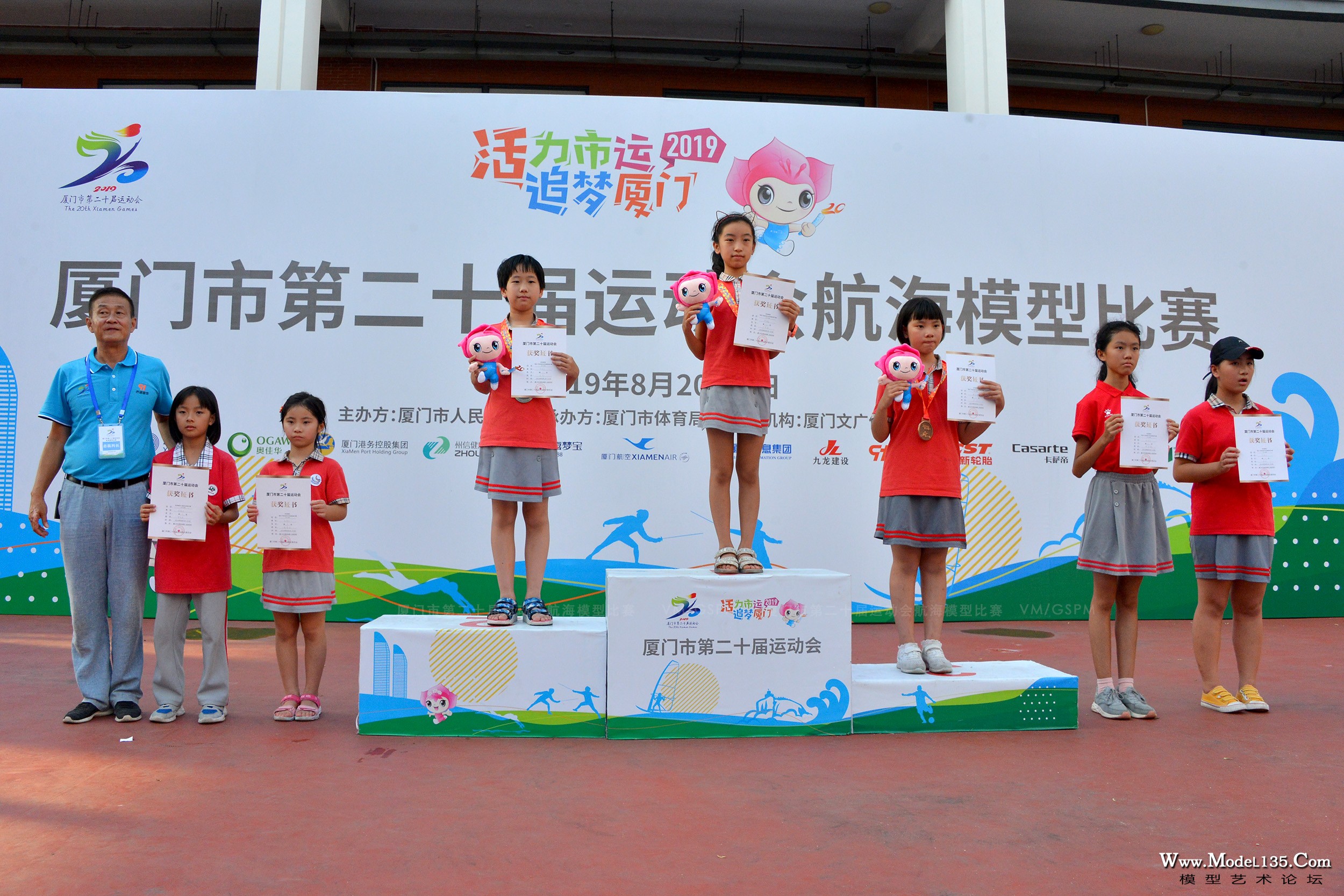雪龙号小学女子组获奖选手