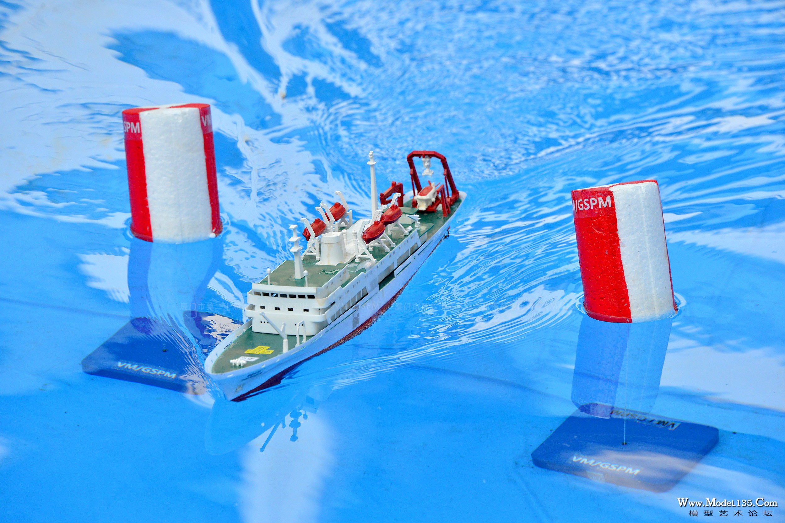 航行中的蛟龙号