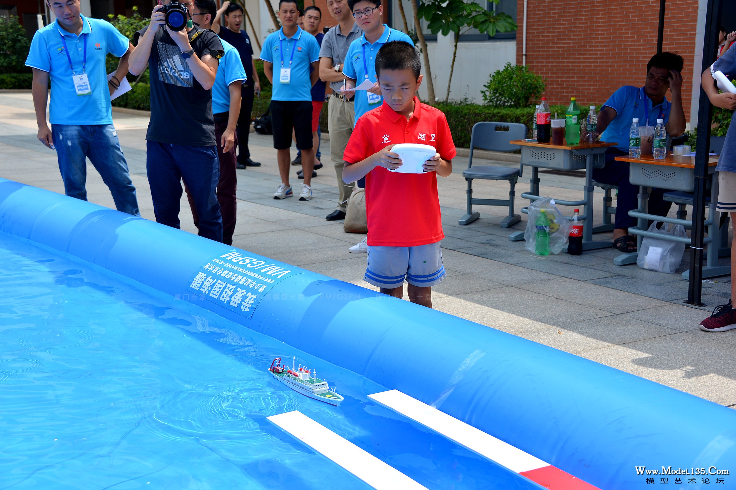 蛟龙号由于航行性能稳定，本次市运会得到了广泛采用