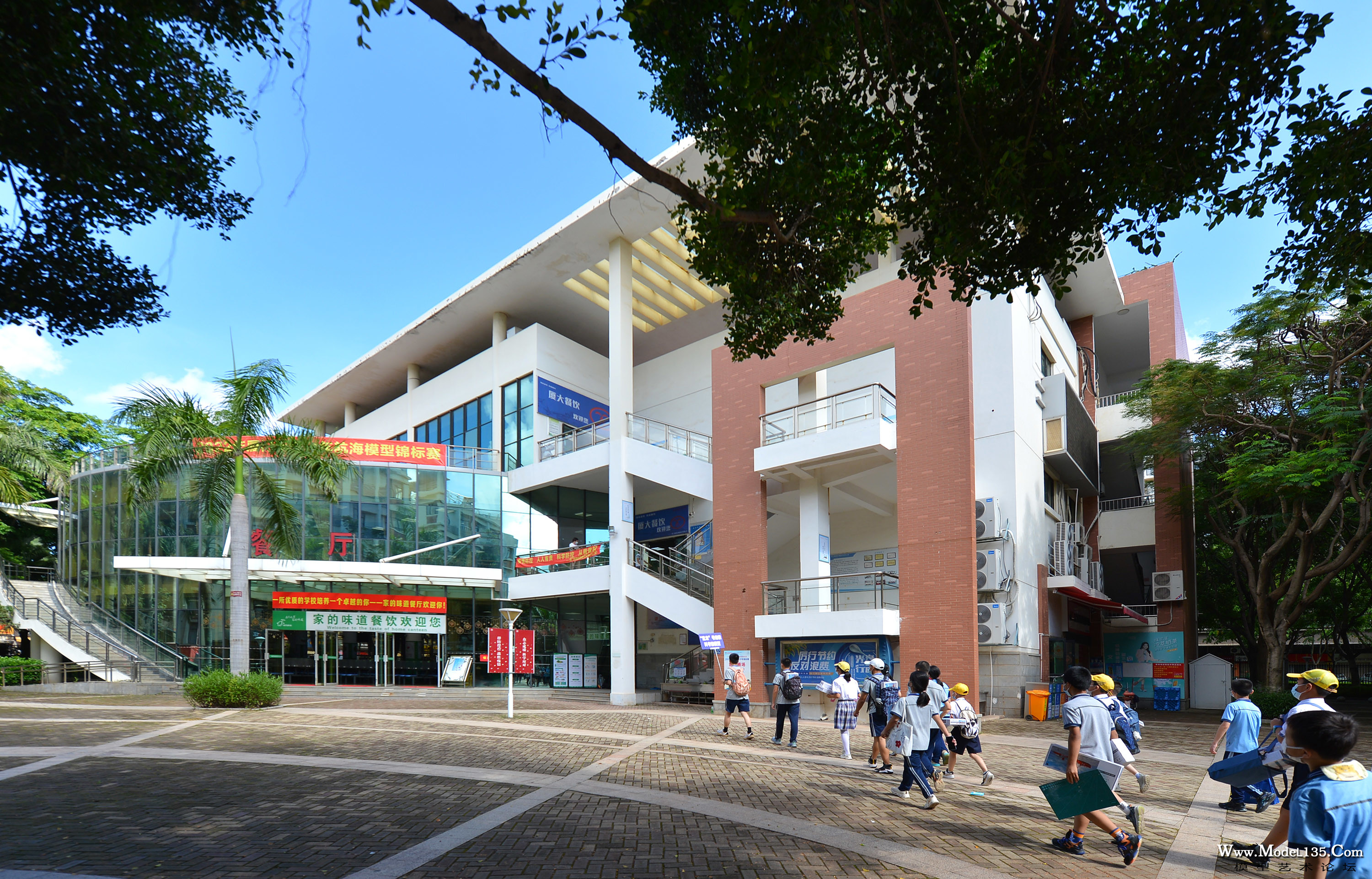 制作赛场地设在可容纳2000余人的食堂