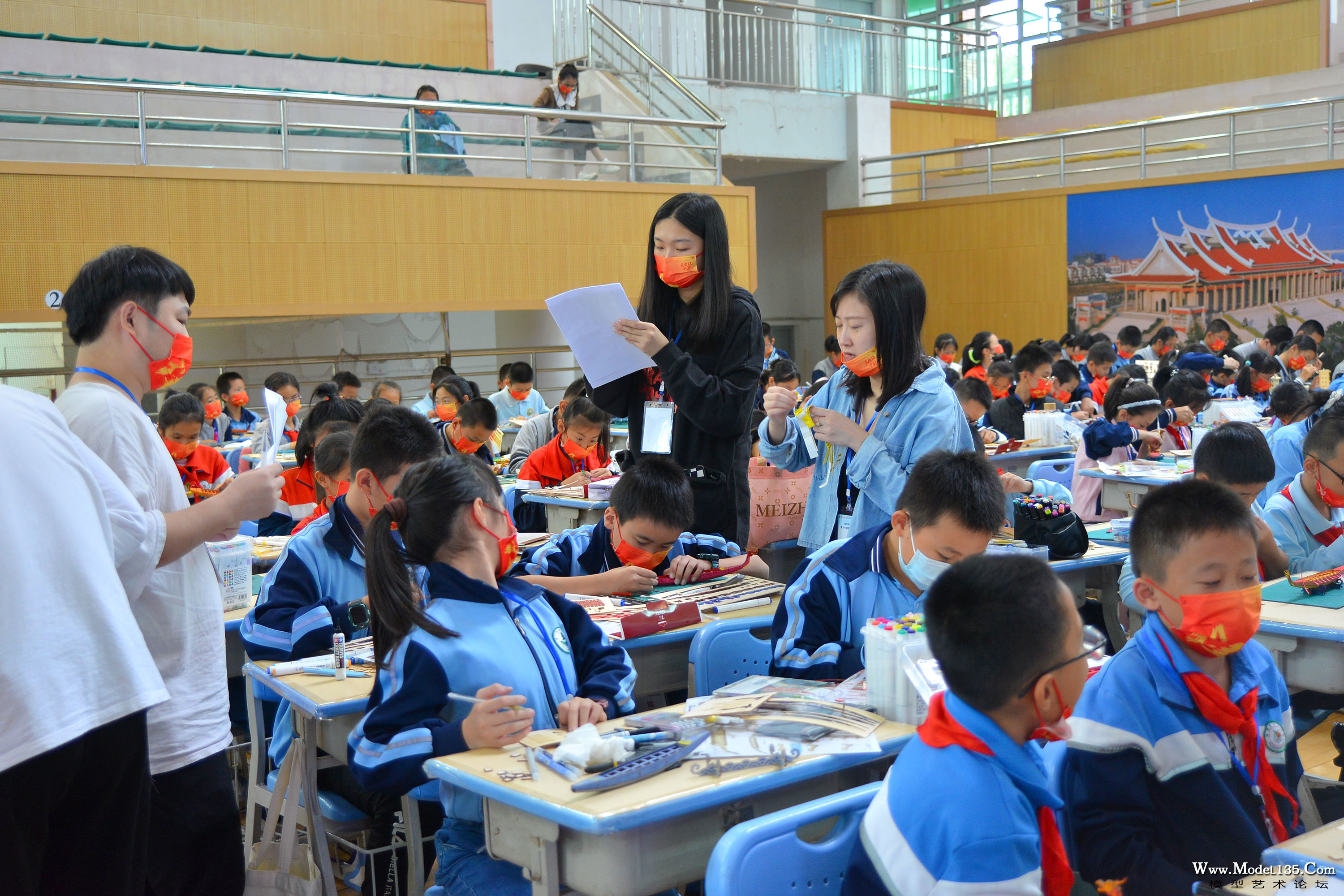 给选手贴竞赛编号